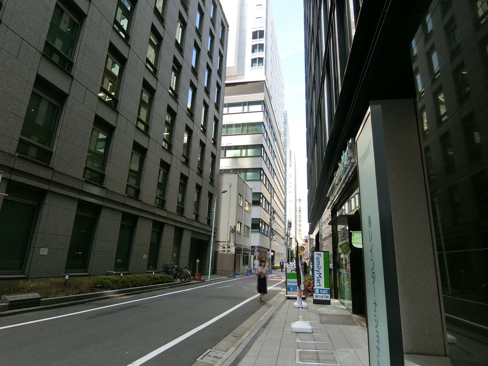 日本橋アイティビル前面の通り