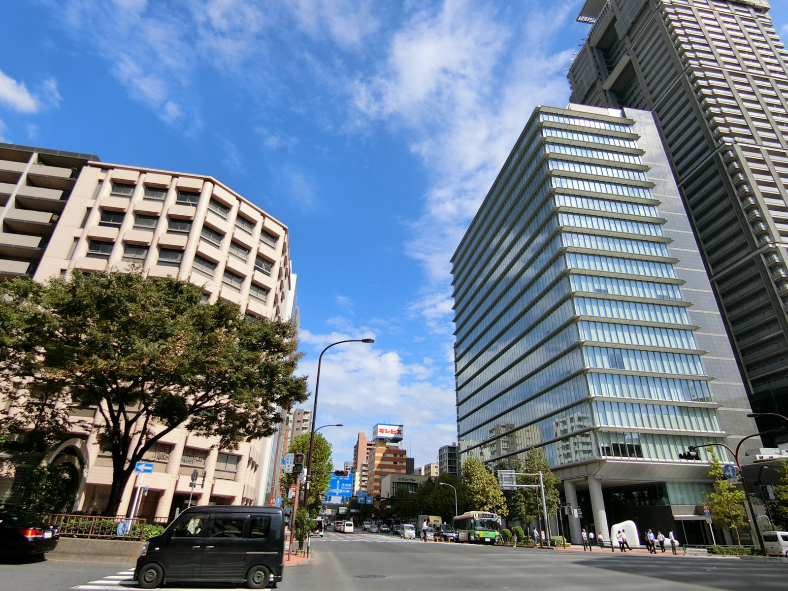 東京海苔会館前面の新大橋通り