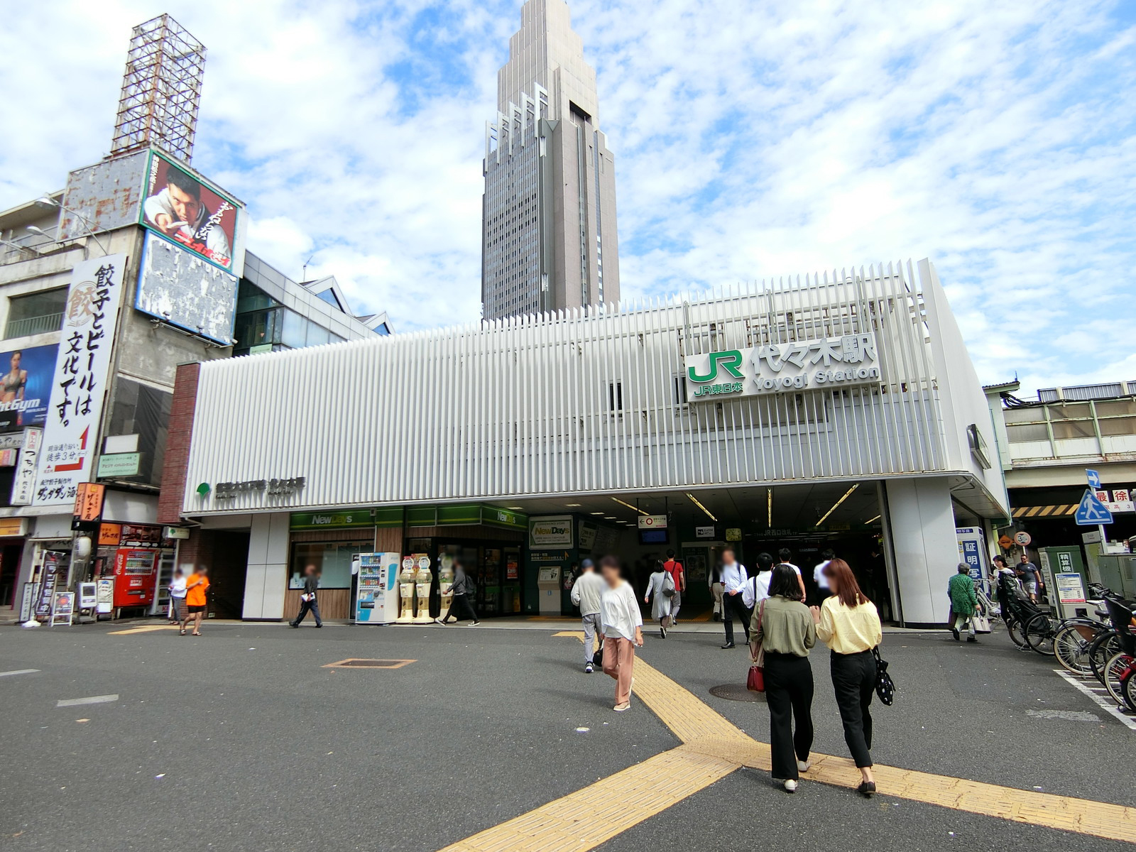 最寄りの「代々木駅」