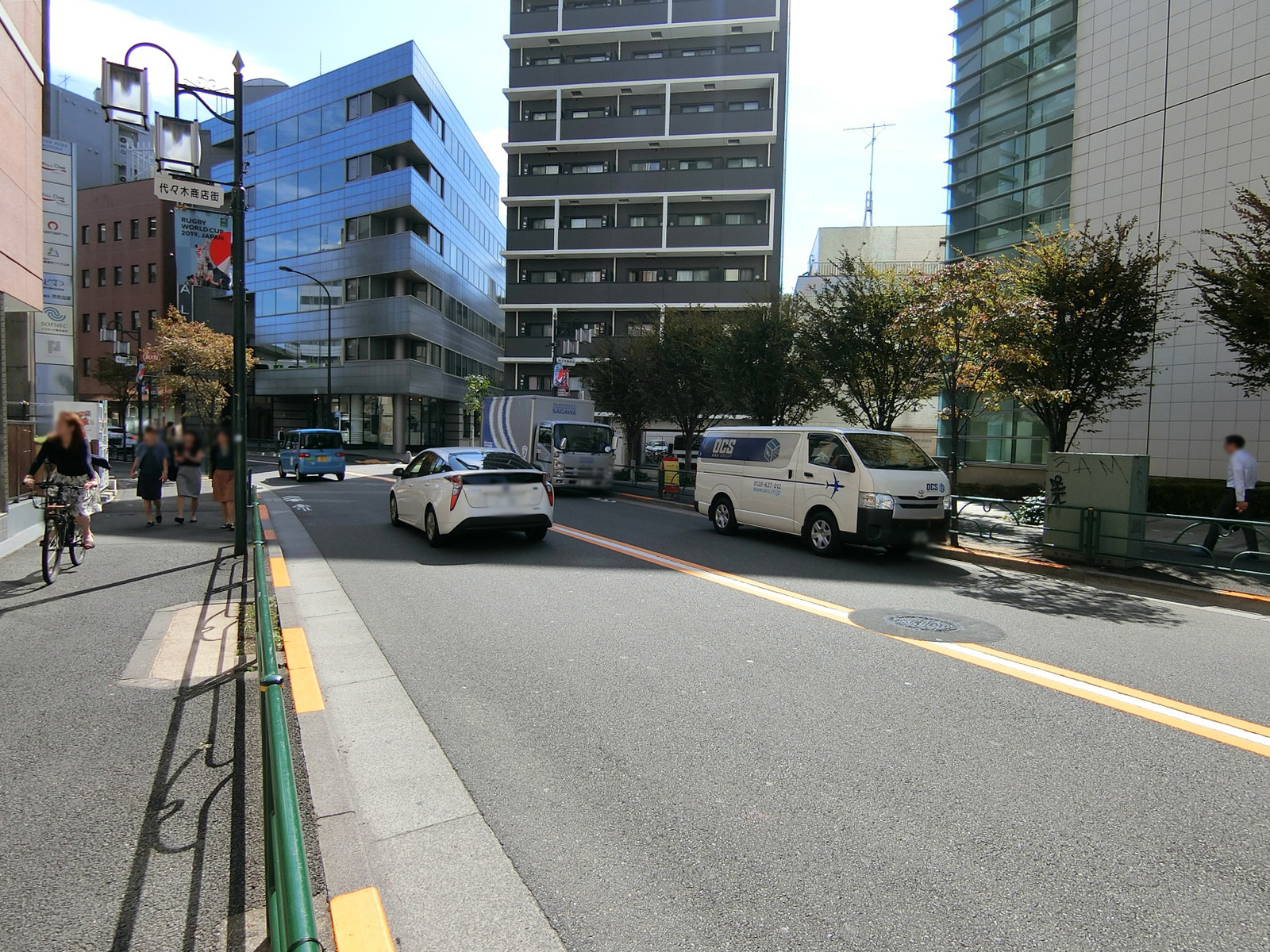 前面の四谷角筈線