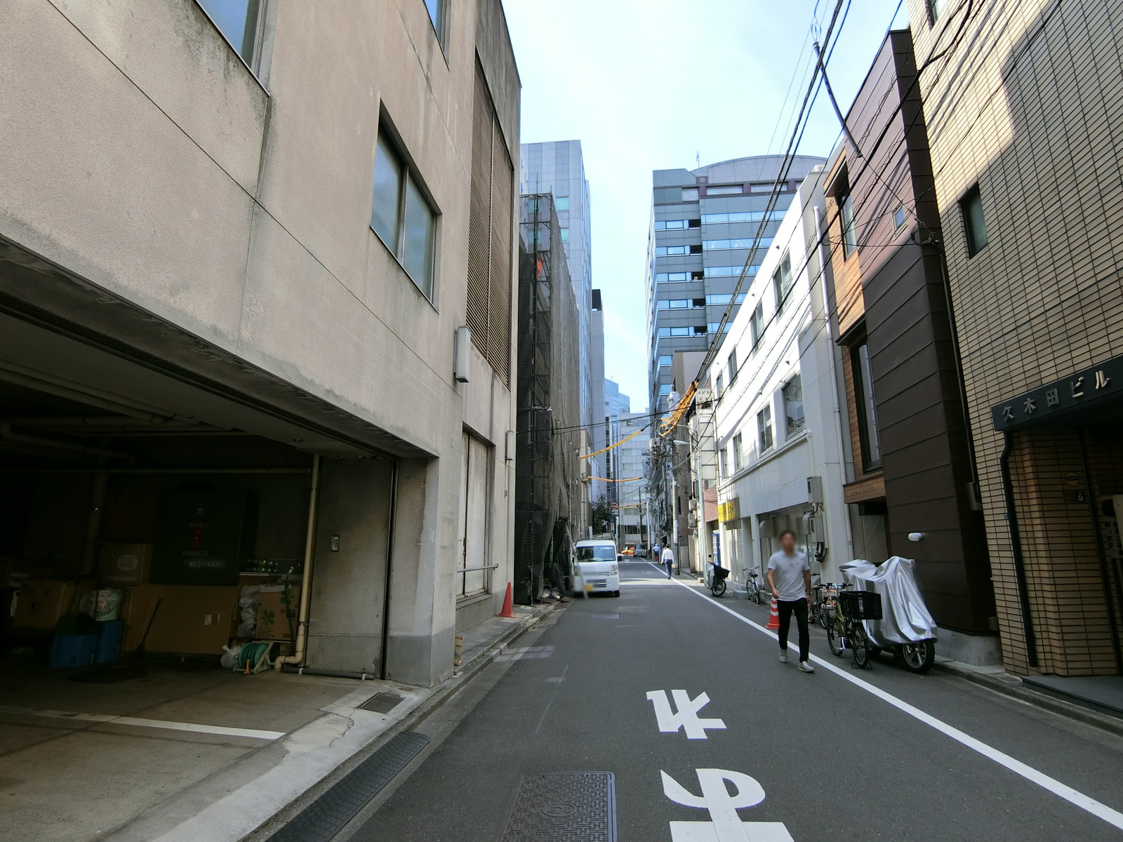 久木田ビル前面の通り
