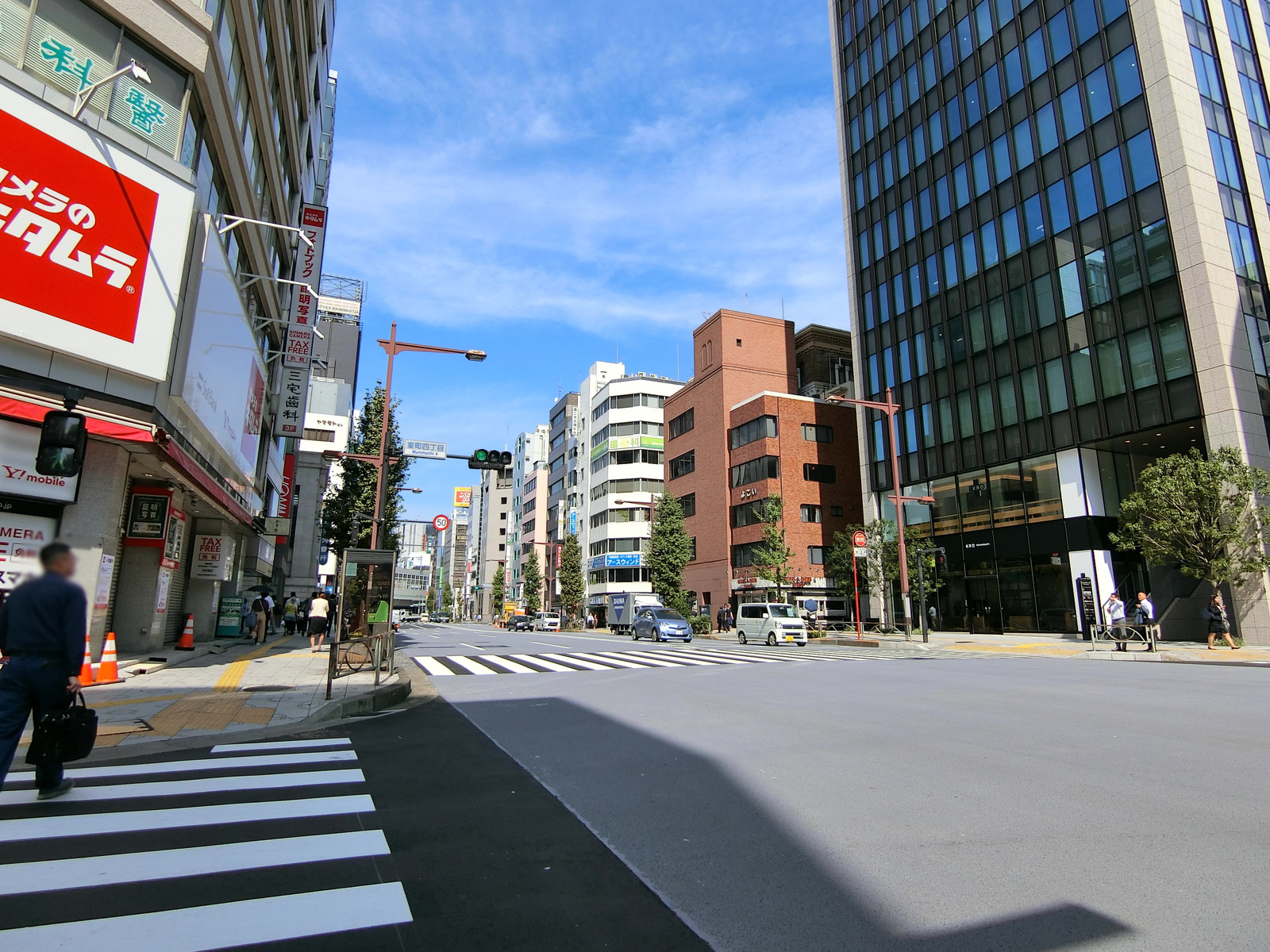 前面は室町四丁目交差点