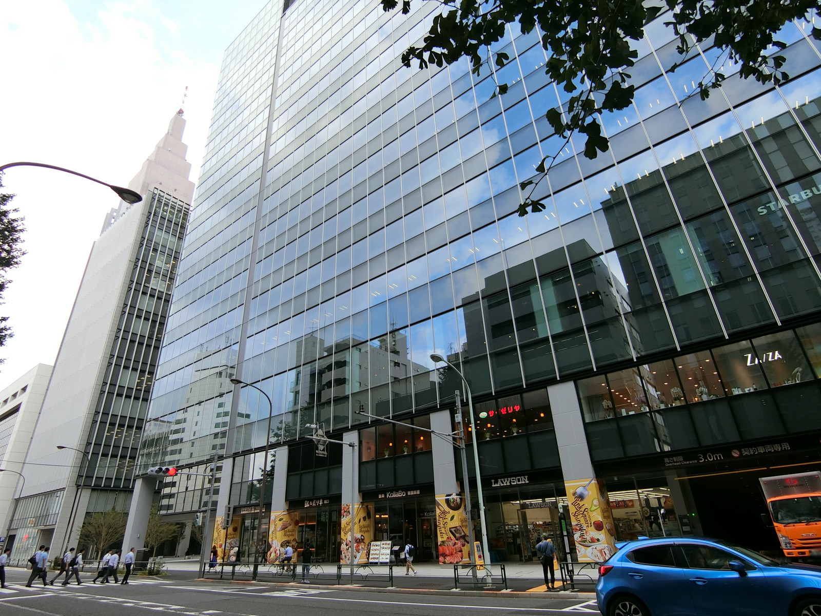並びの新宿スクエア