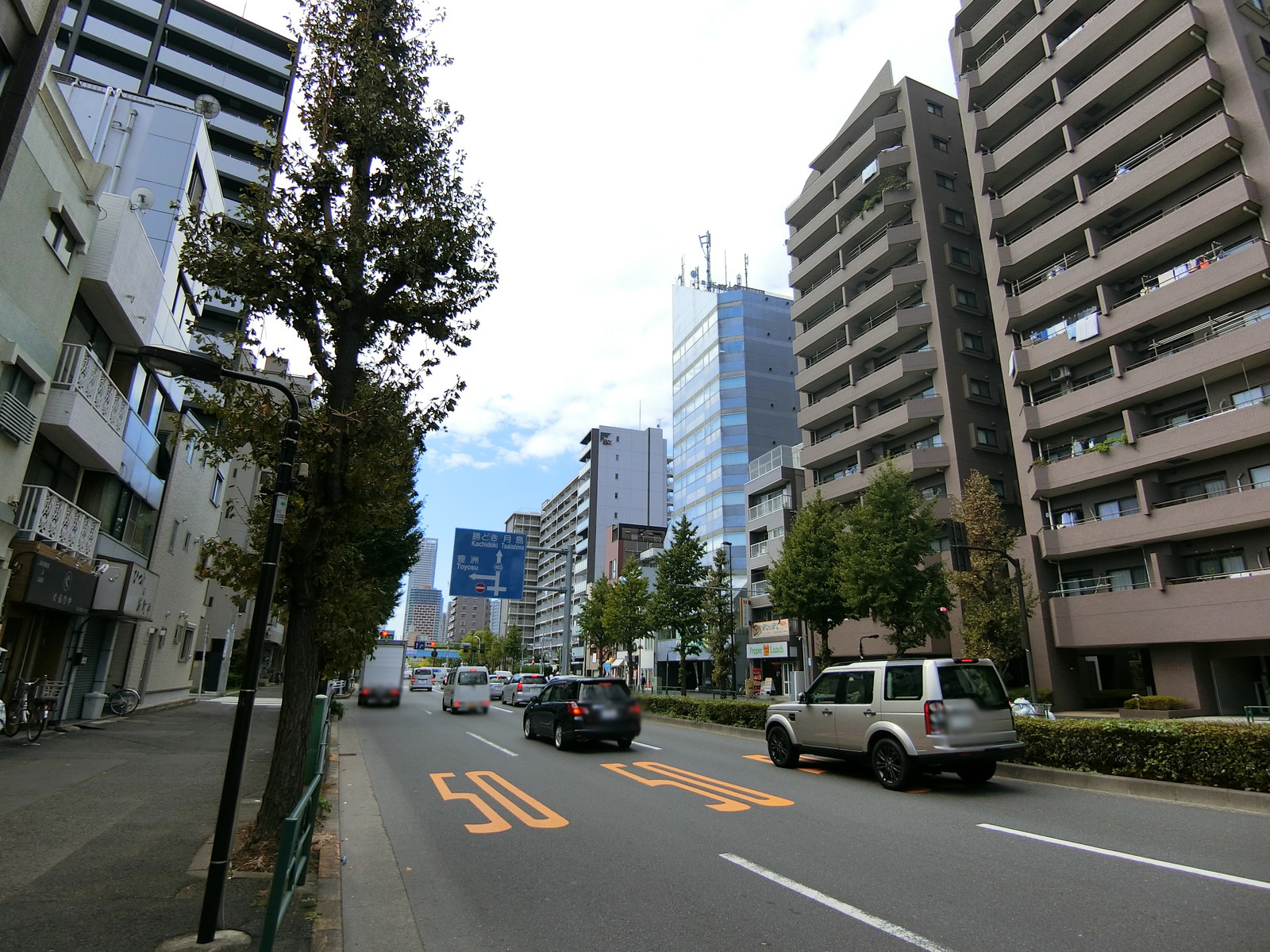 アスミビル前面の清澄通り