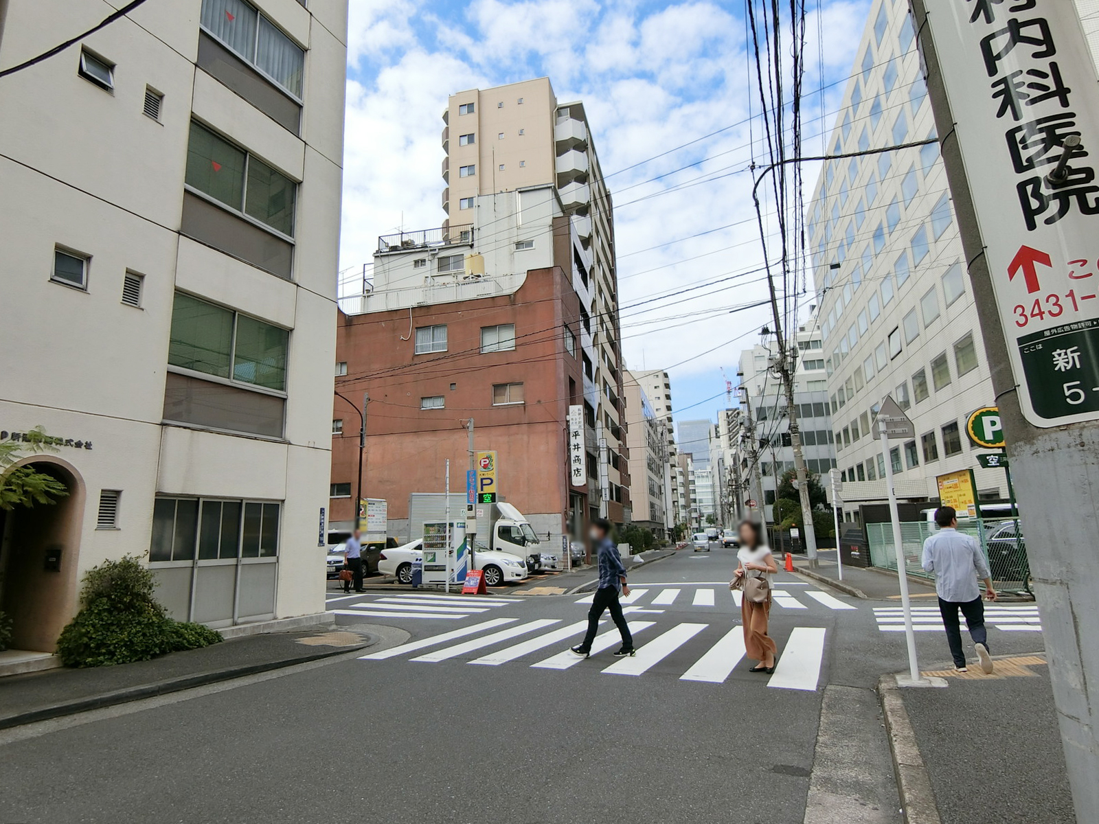 富永ビル前面の通り