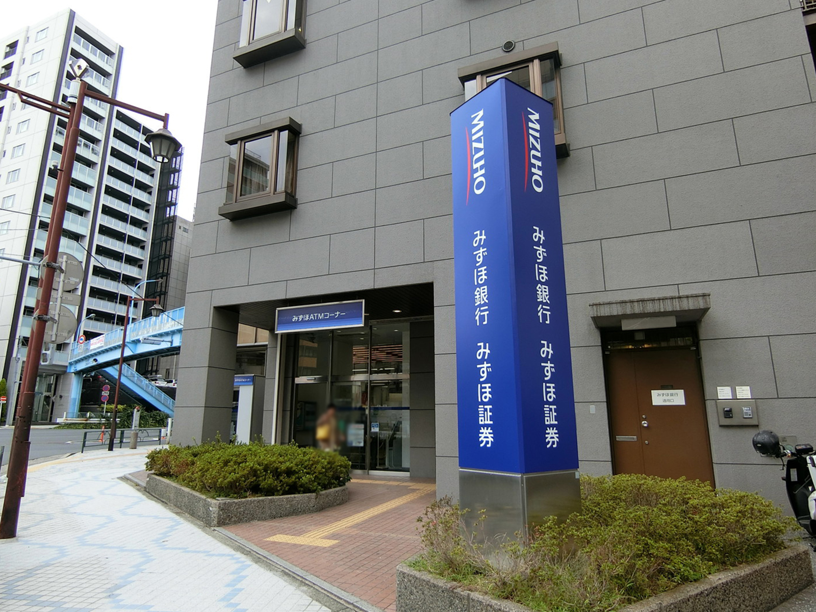 徒歩2分のみずほ銀行 深川支店