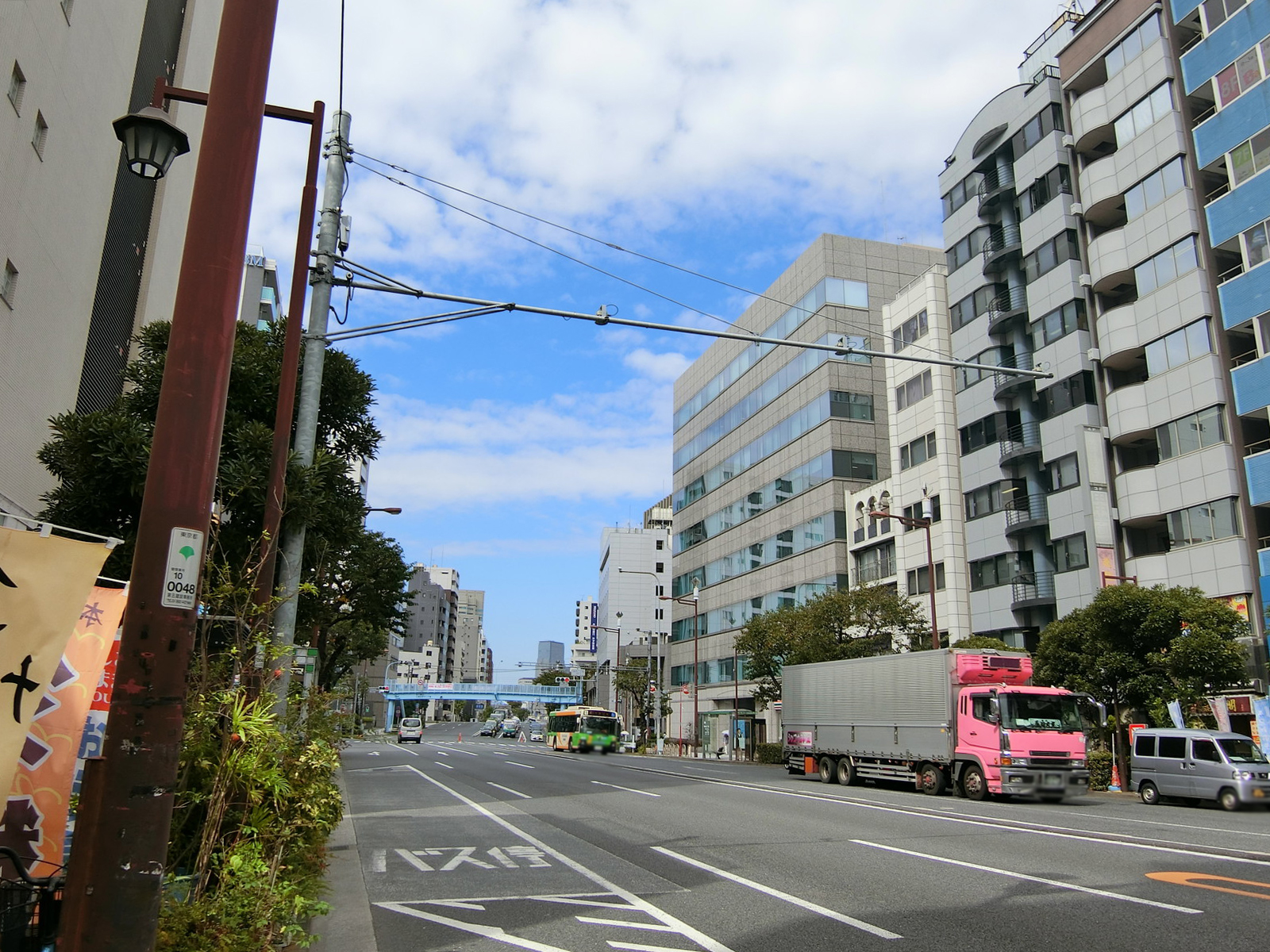 門前仲町リブラブビル前面の通り