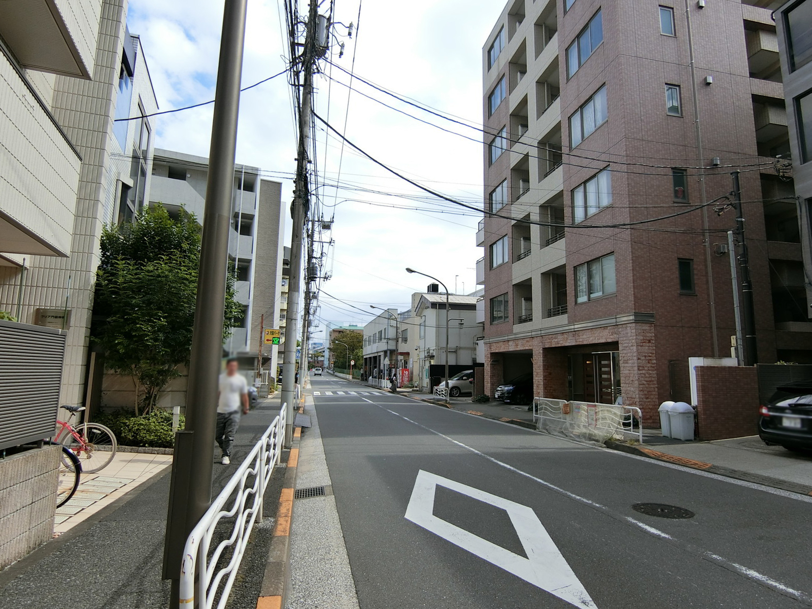 リノスタイル門前仲町前面の通り