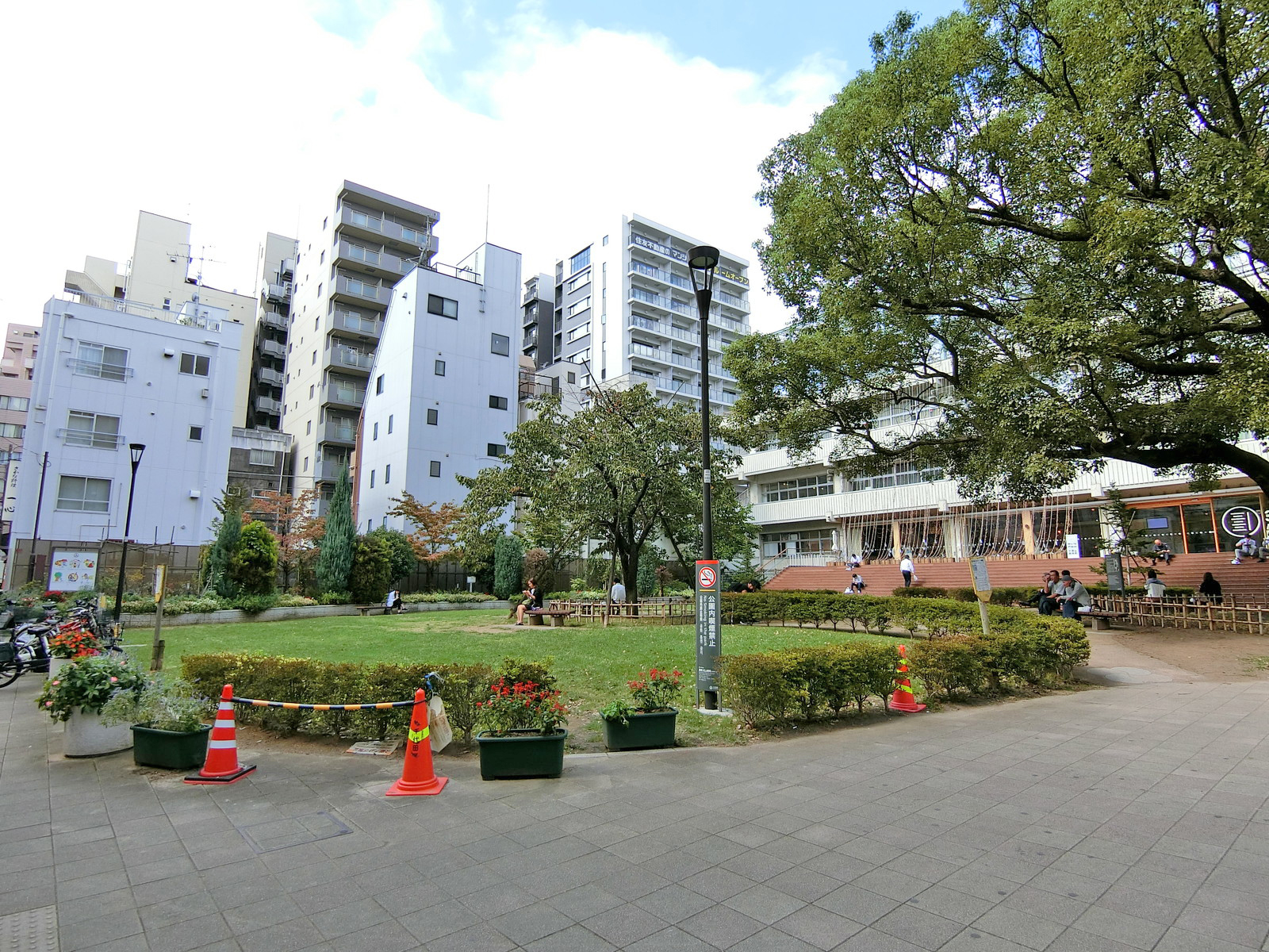 徒歩1分の練成公園