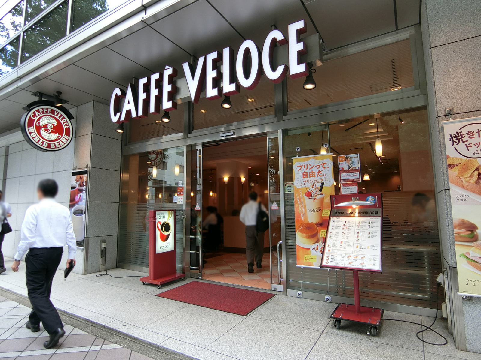 付近のカフェ・ベローチェ