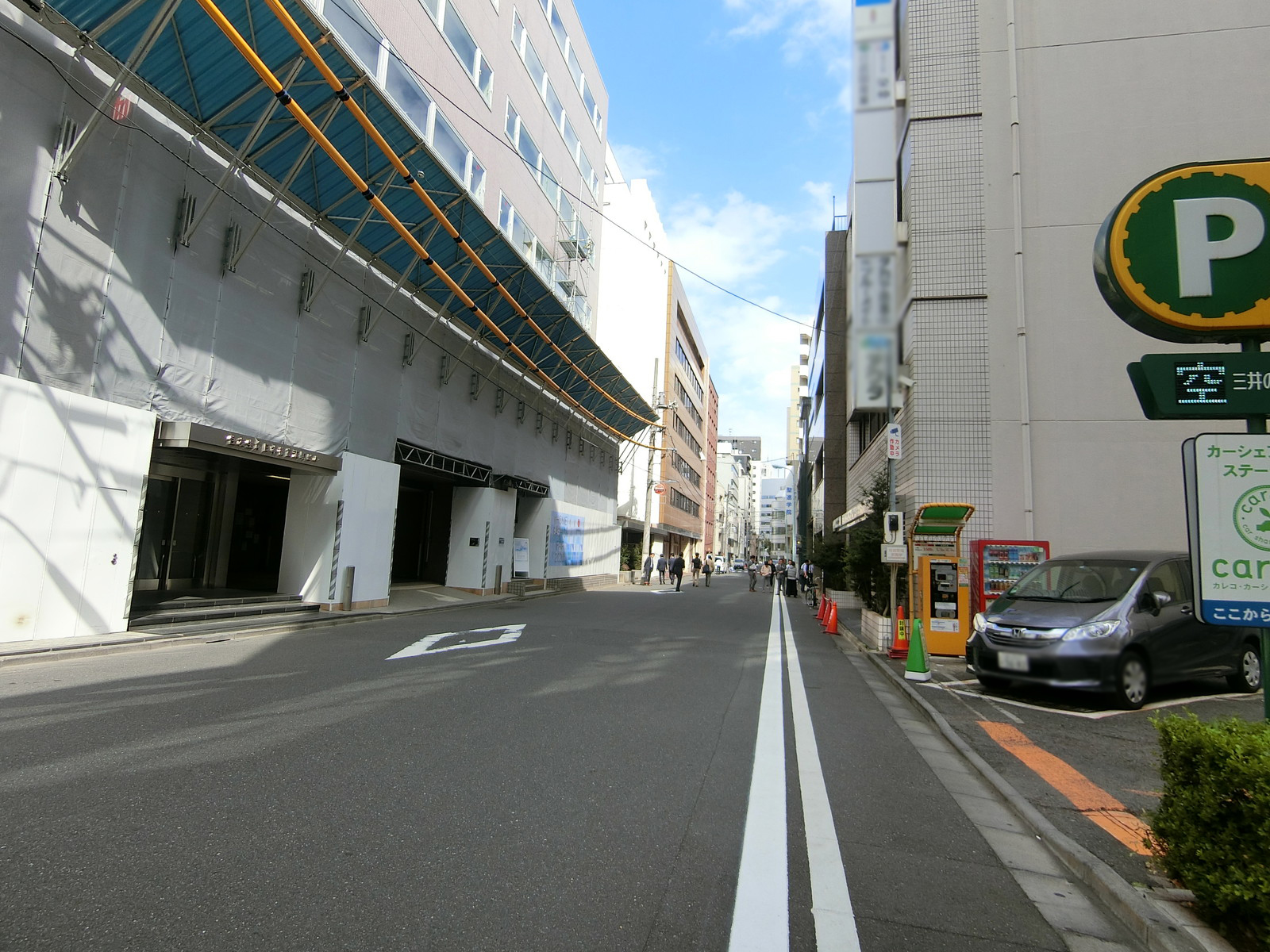 住友生命日本橋富沢町ビル前面の通り