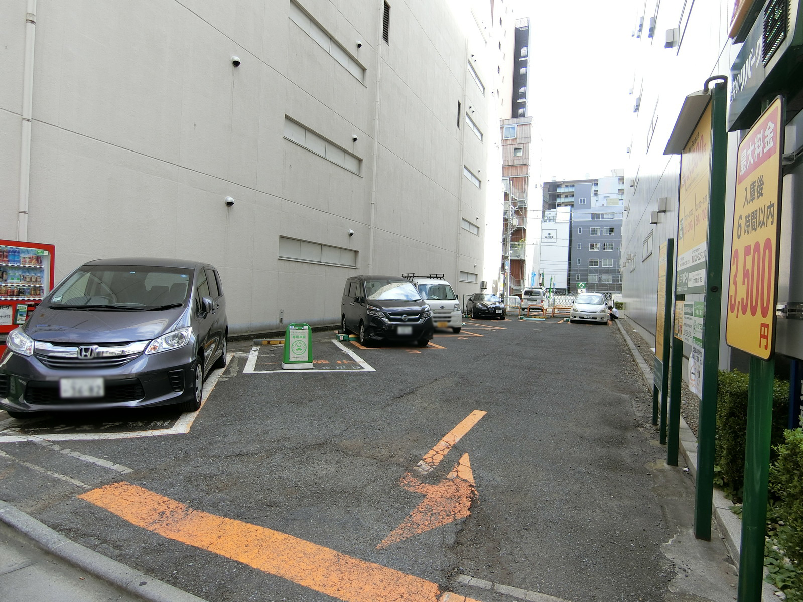 向かいのコインパーキング