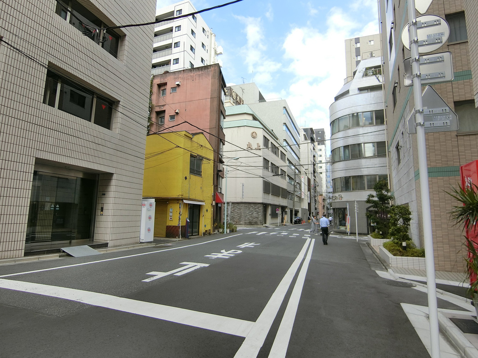 北祥ビル前面の通り