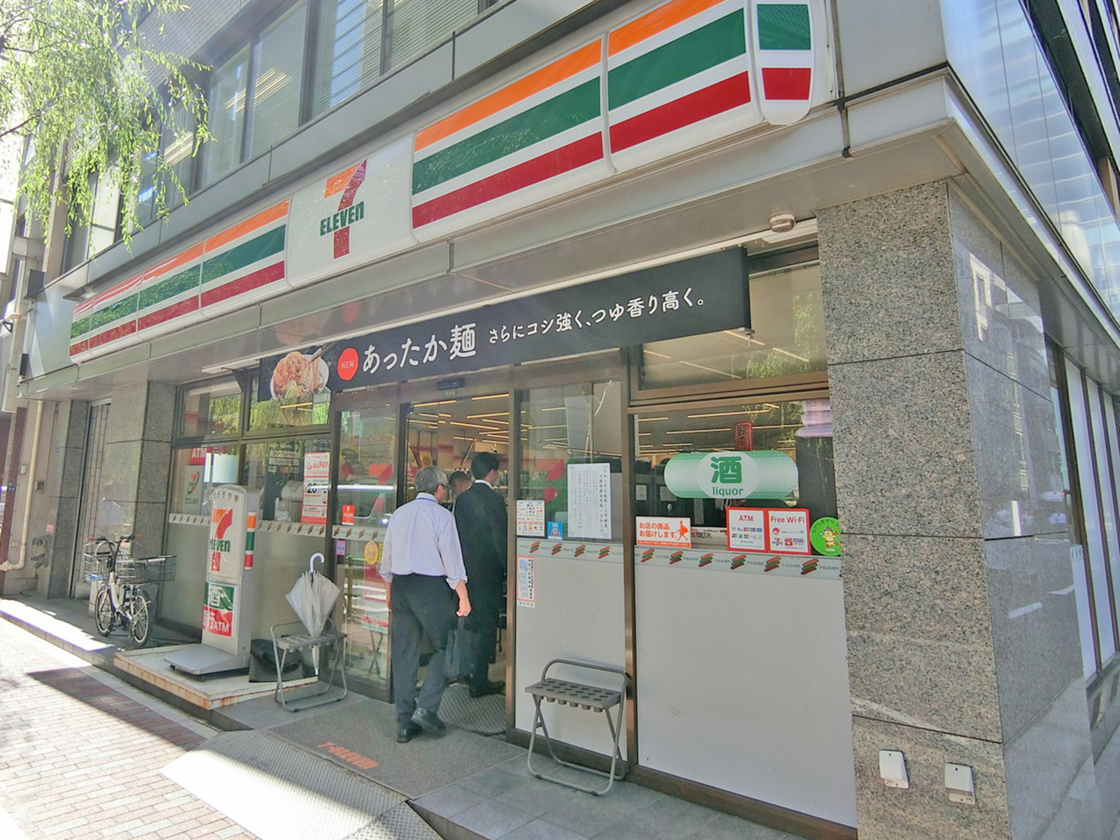 徒歩1分のセブンイレブン八重洲柳通り店