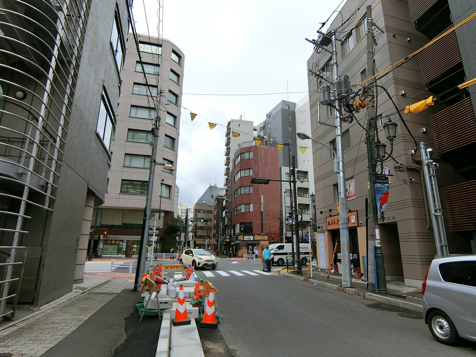 BLISS湯島ビル前面の通り