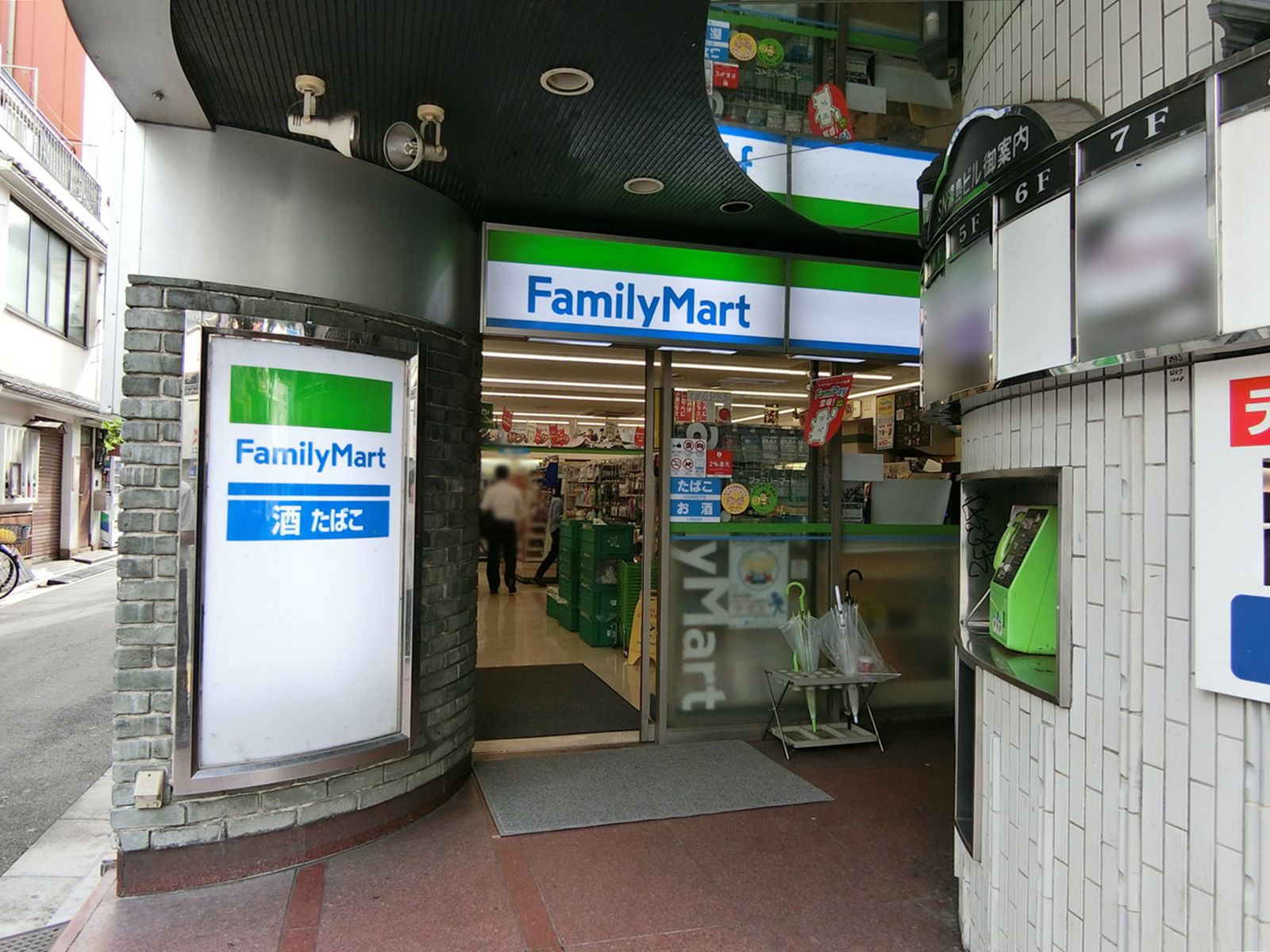 徒歩2分のファミリーマート