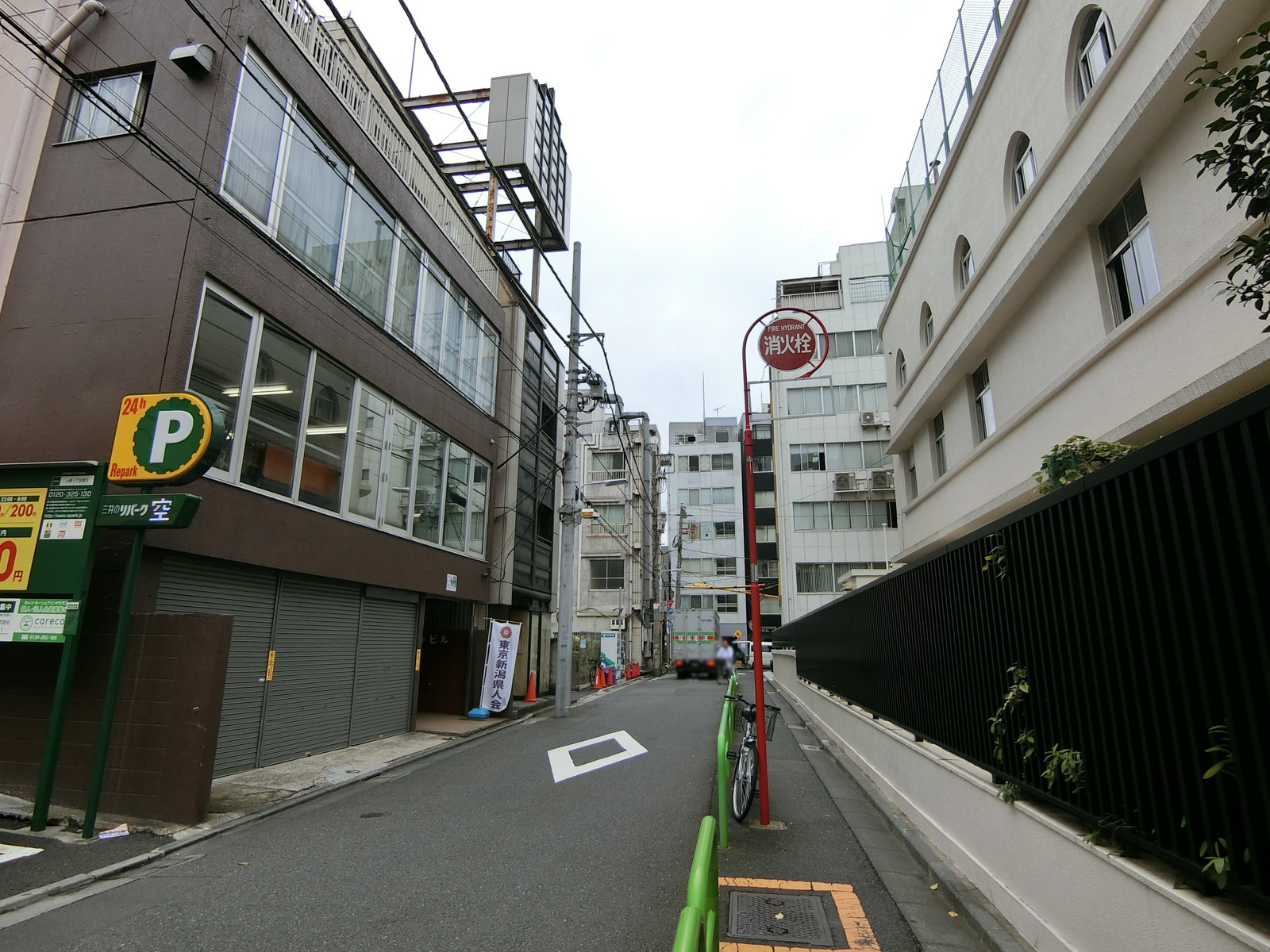 大秀ビル前面の通り