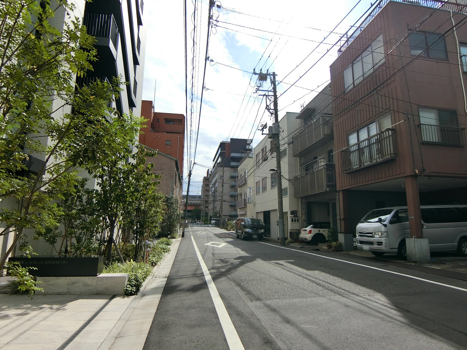 第一工業ビル前面の通り
