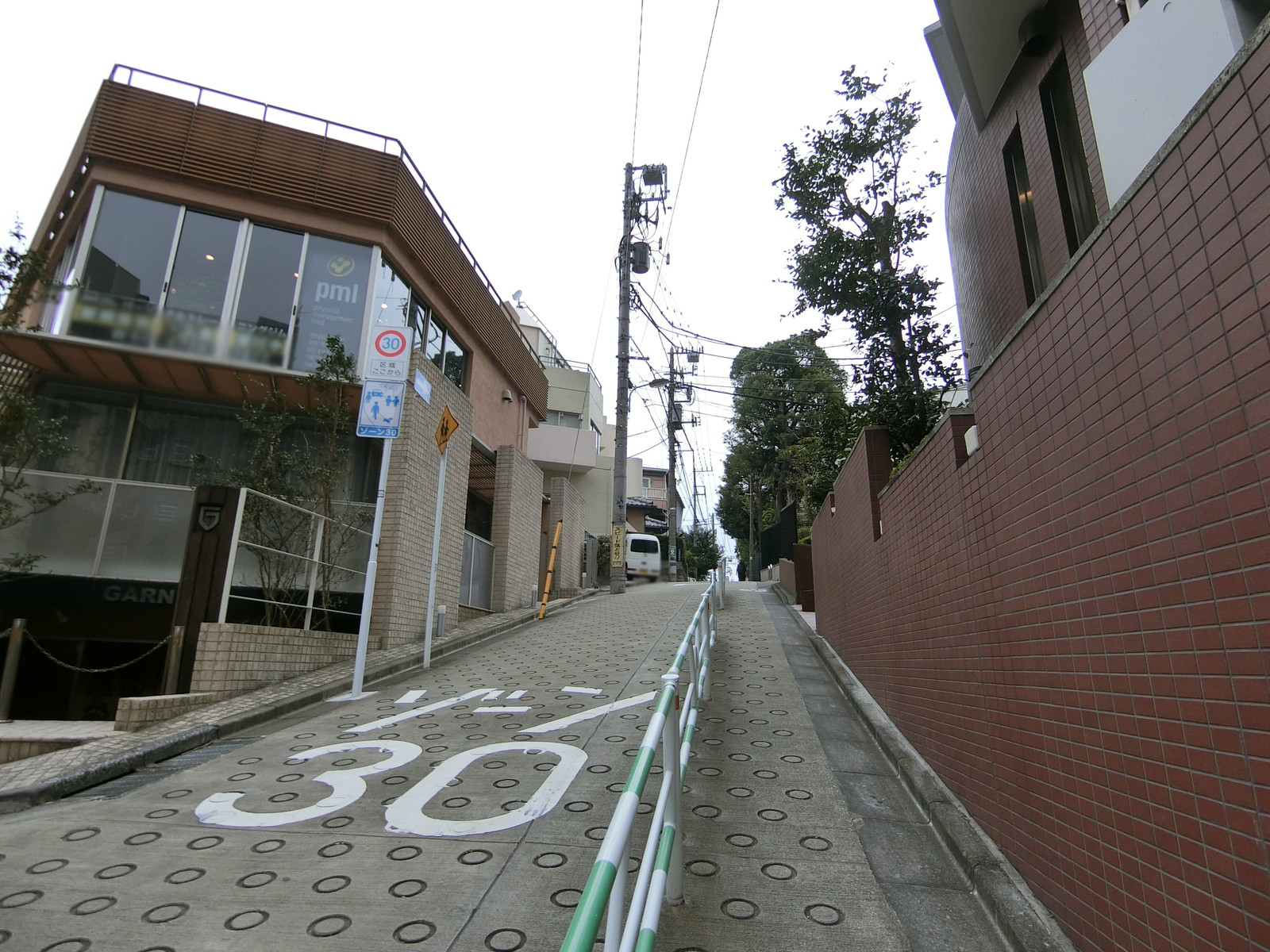 シルクロード代官山前面の通り