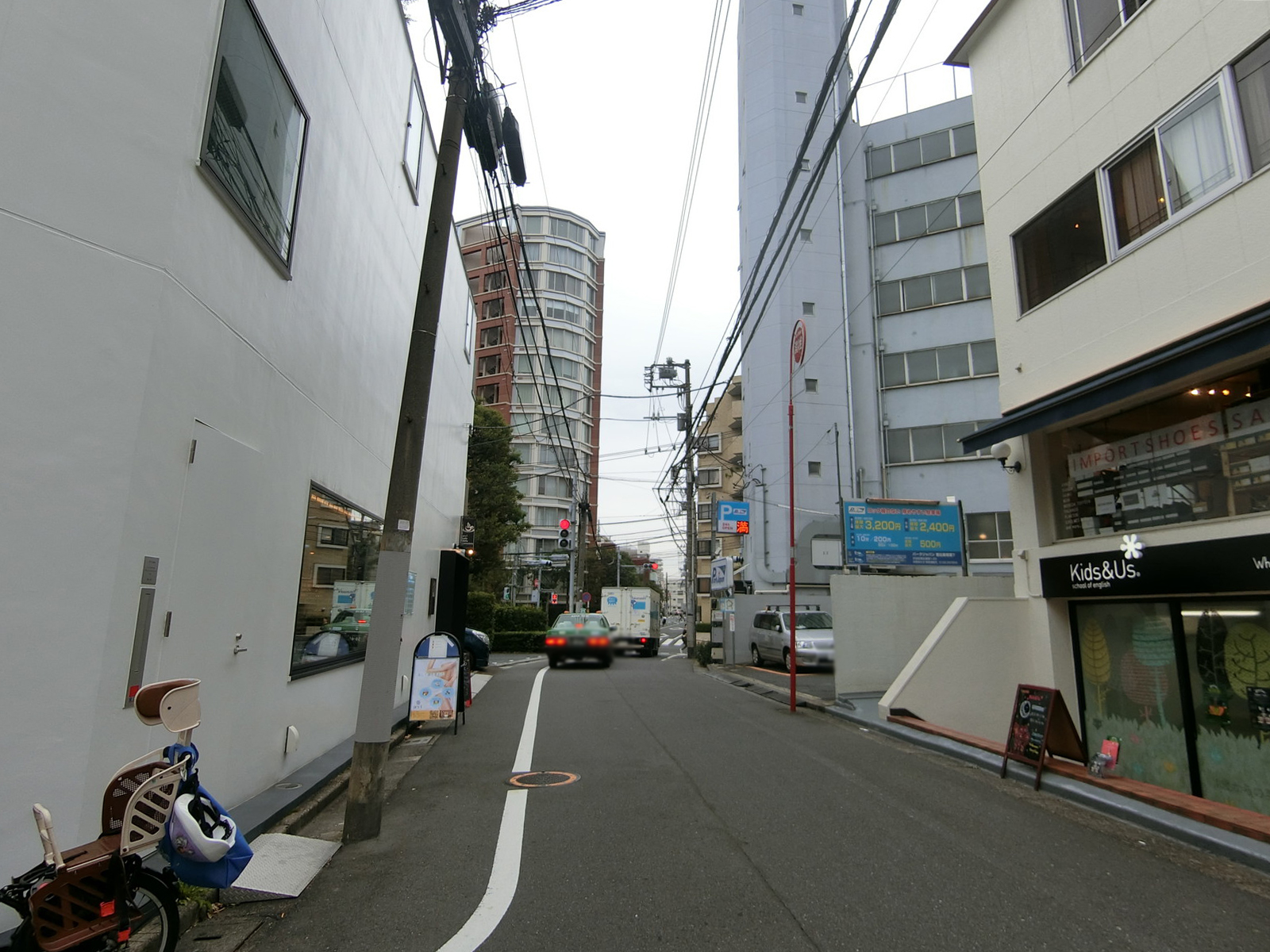 パインハイツ前面の通り