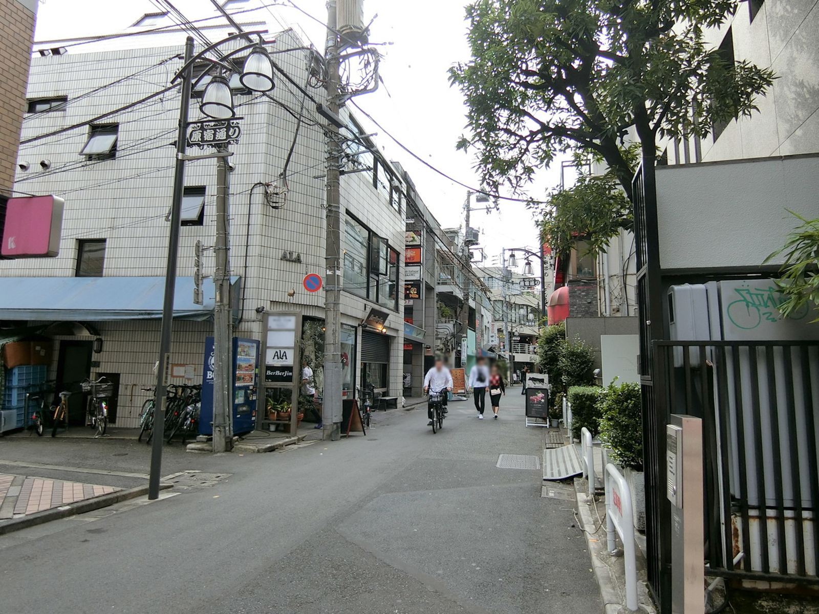 Gビル神宮前08前面の原宿通り