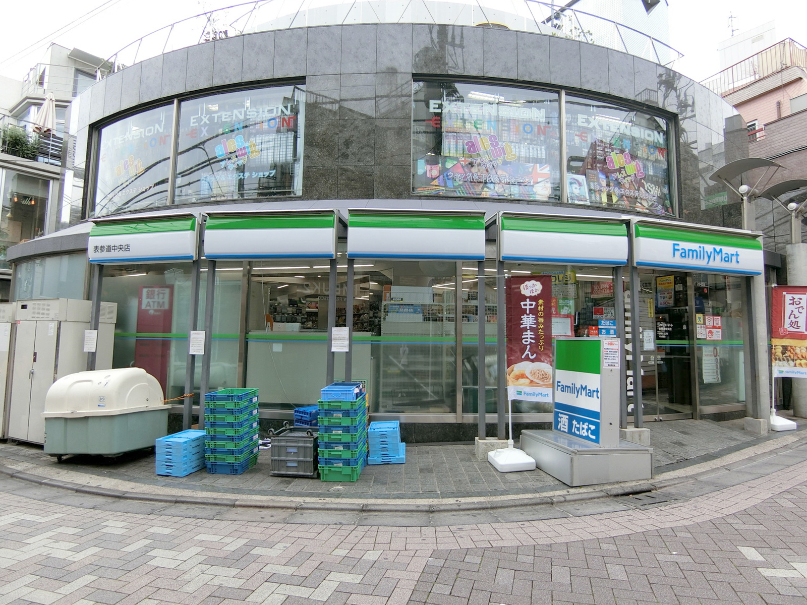近くのファミリーマート表参道中央店