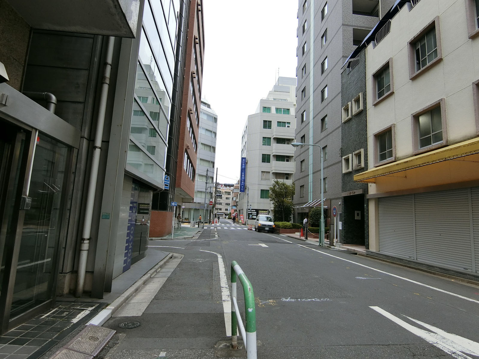 イマダビル1号館前面の通り