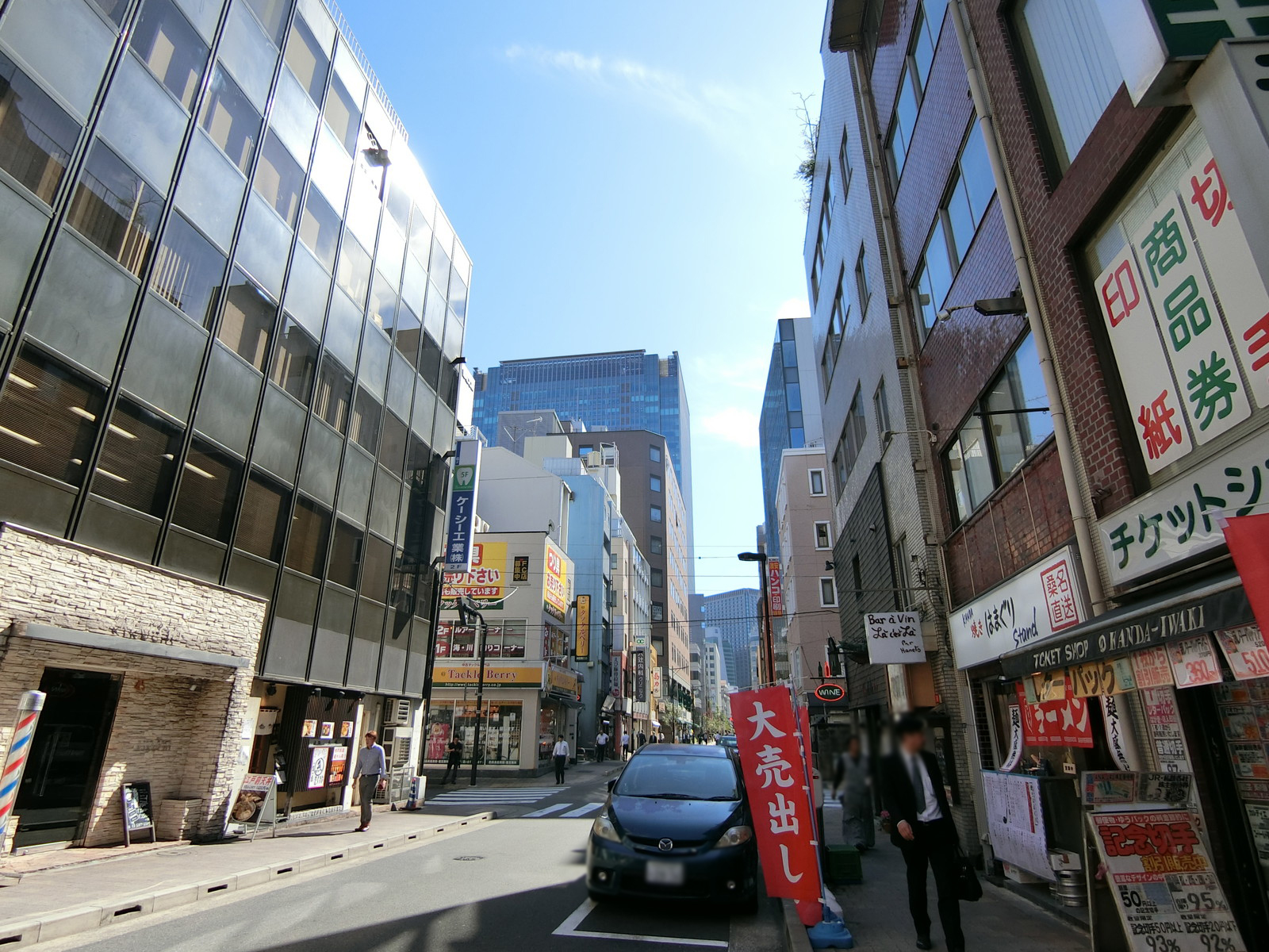 林ビル前面の通り