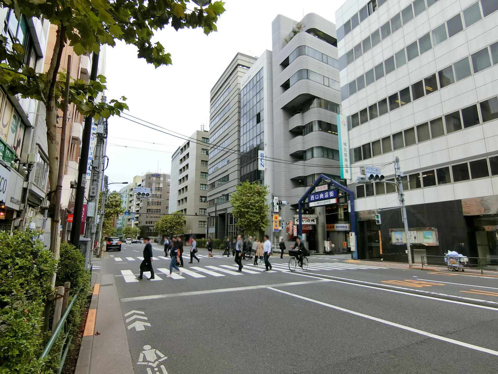 キムラビル前面の外堀通り