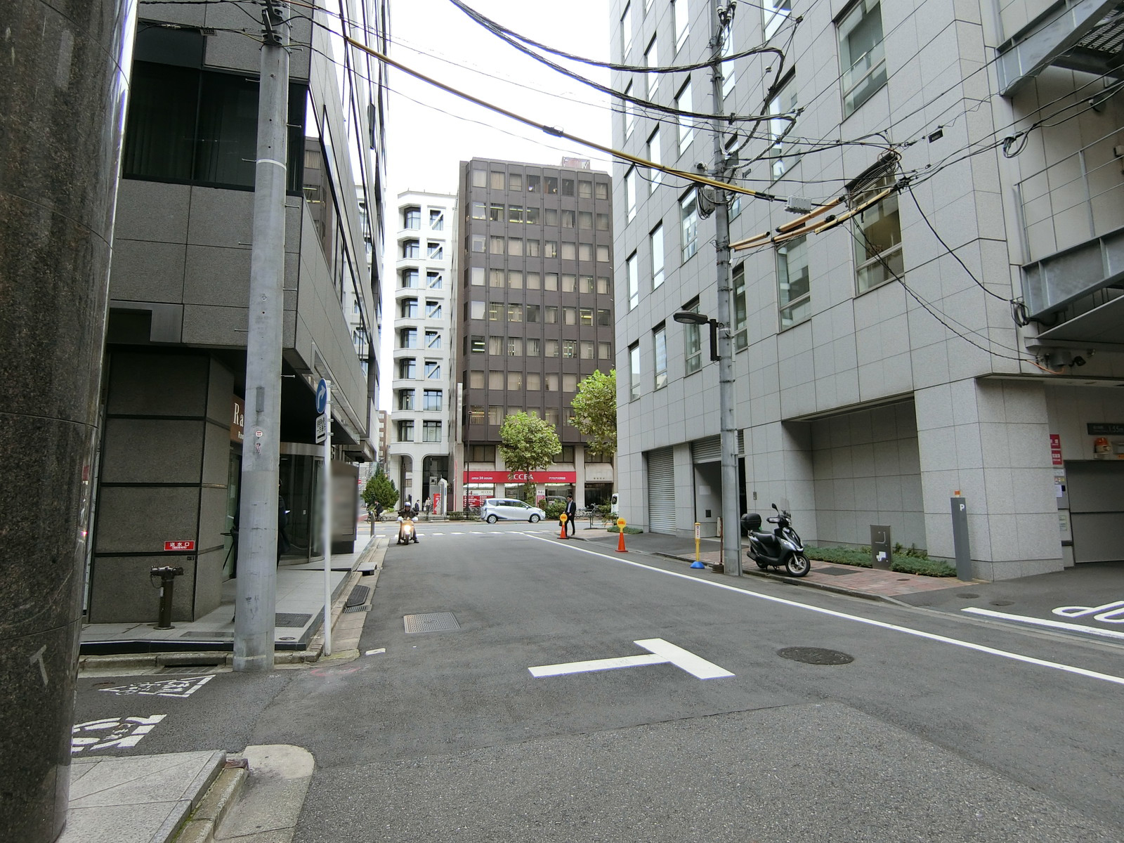 鎌倉橋ビル前面の通り