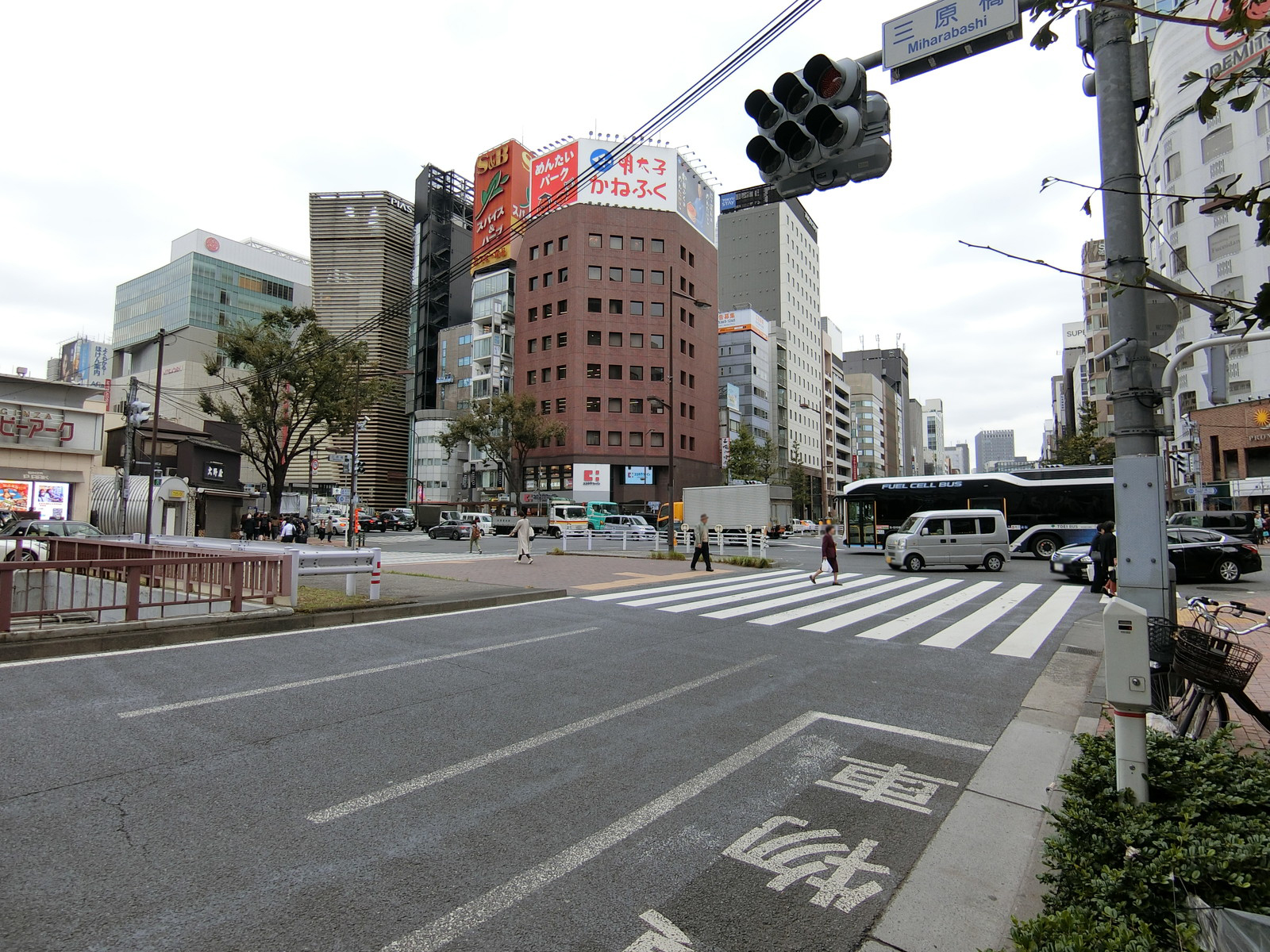 前面の昭和通り