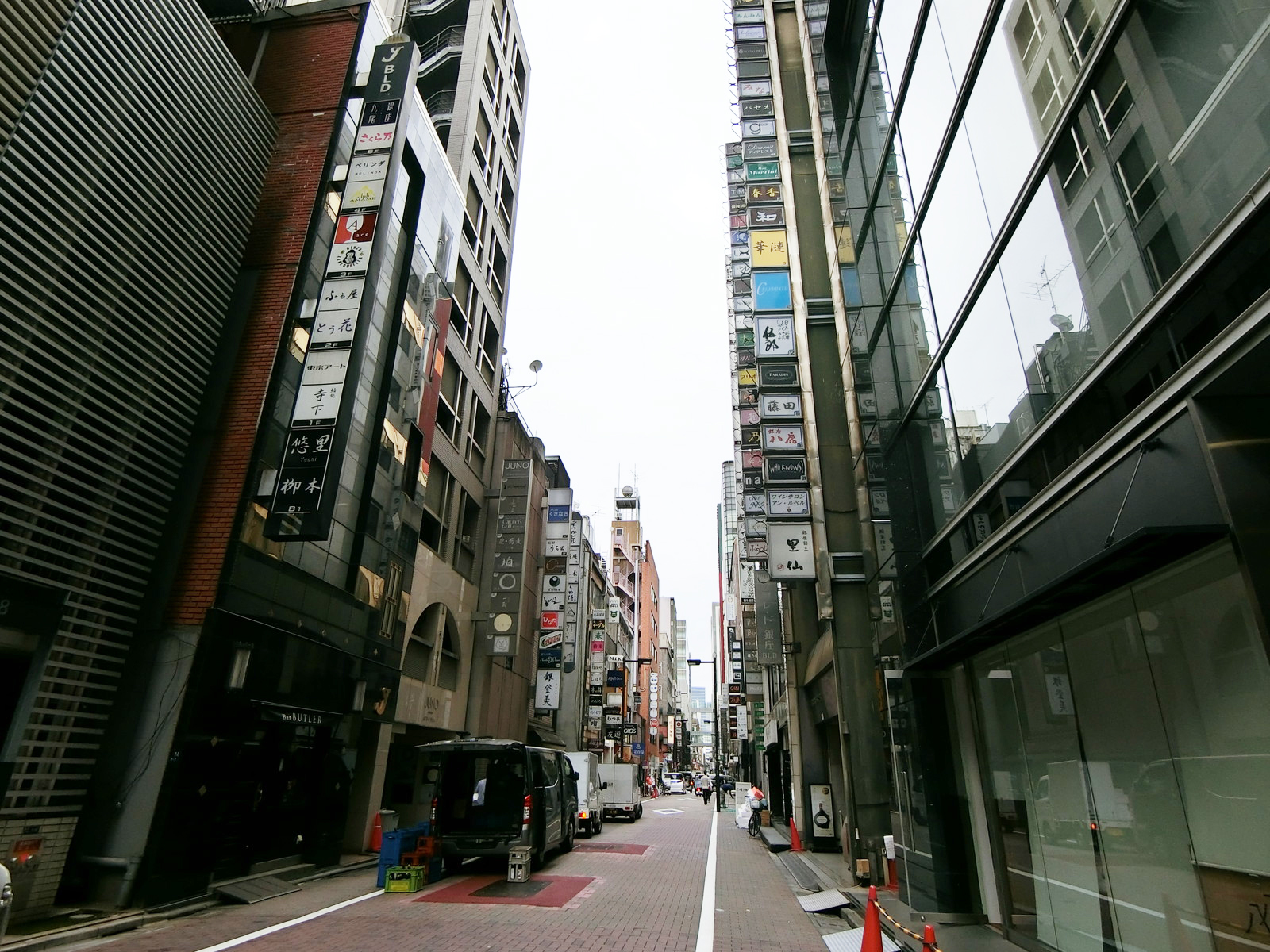 ジュノー銀座誠和ビル前面の通り