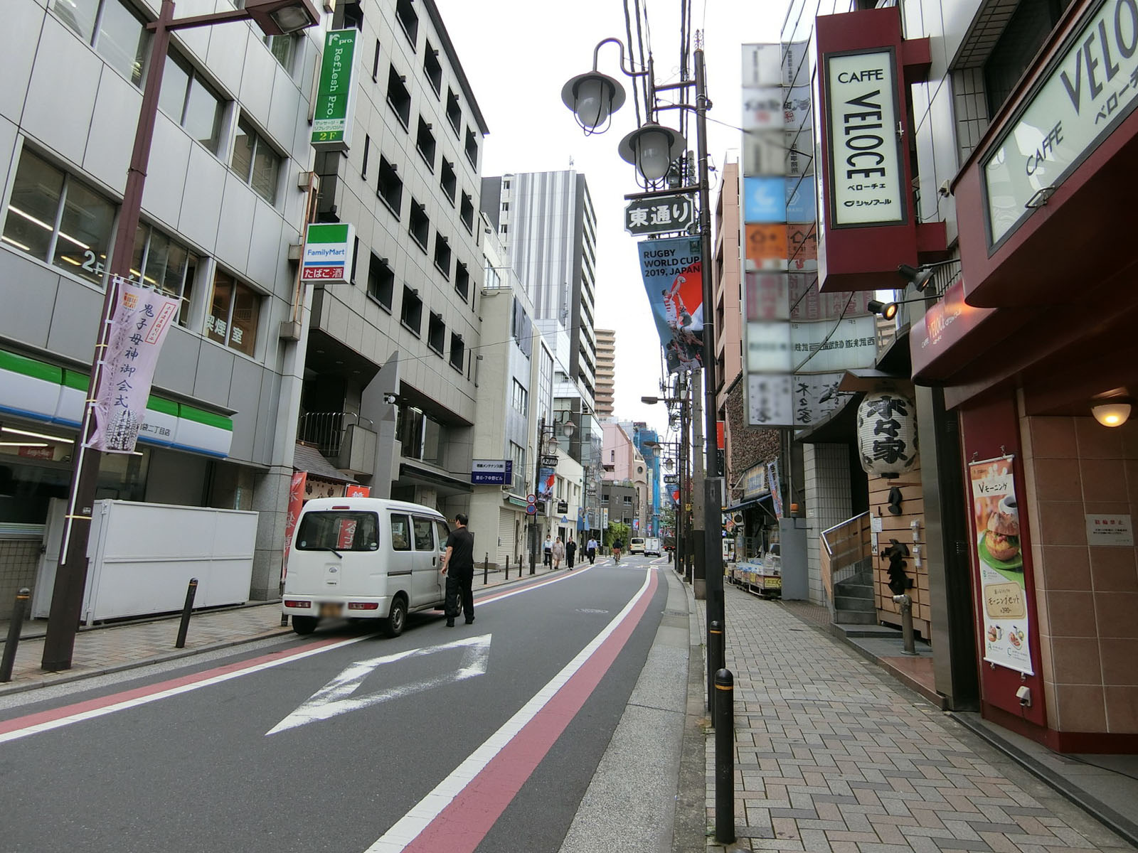 MKビル前面の通り