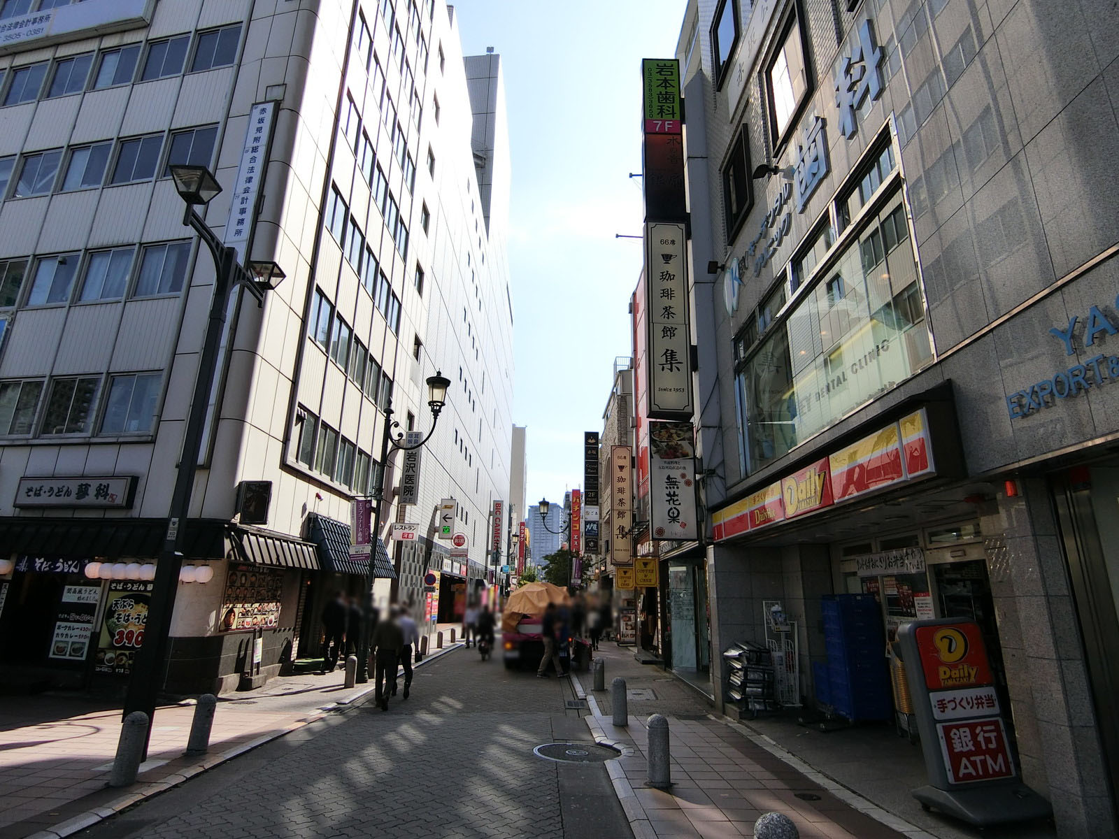 赤坂BI前面の通り