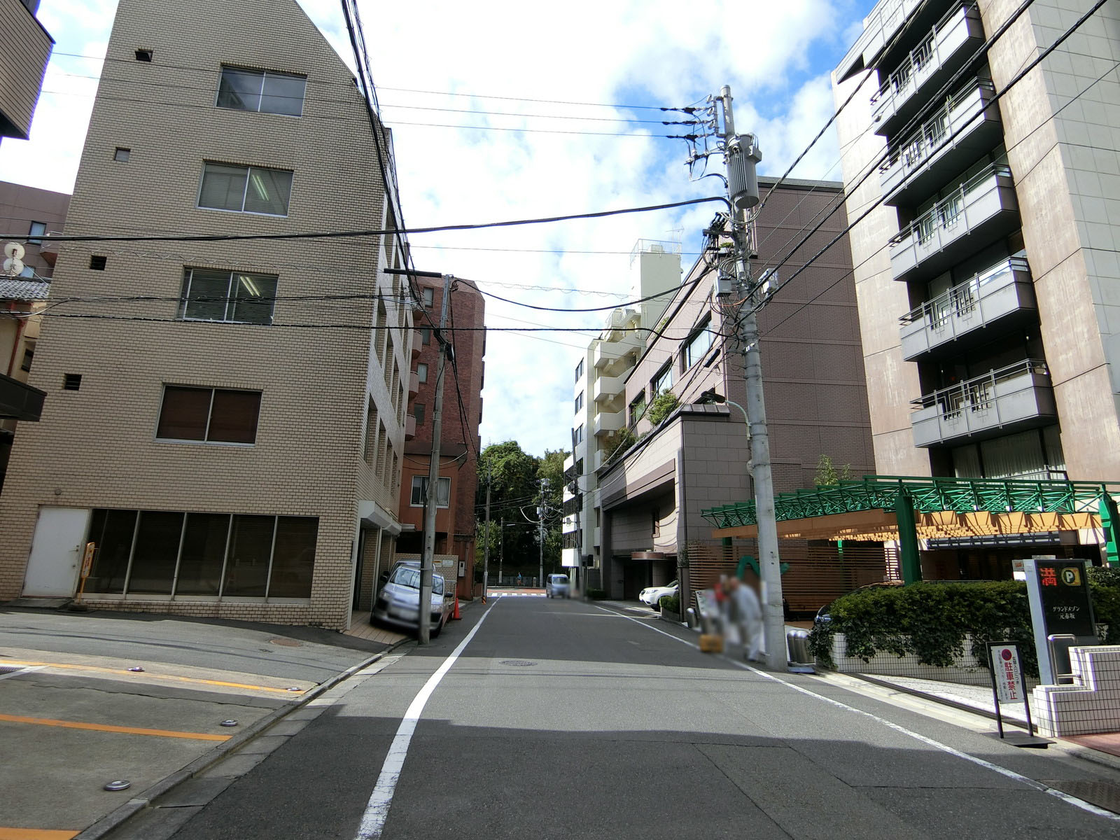オフィスビル出入口