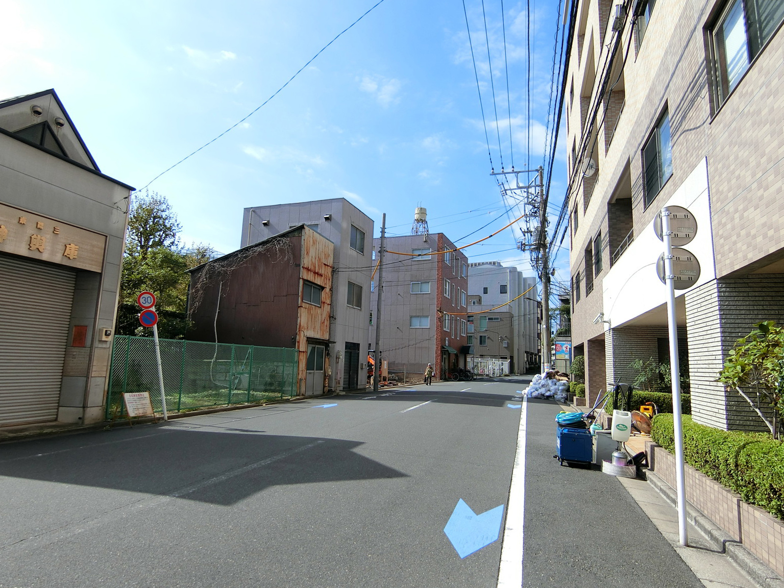 瀧口ビル前面の通り
