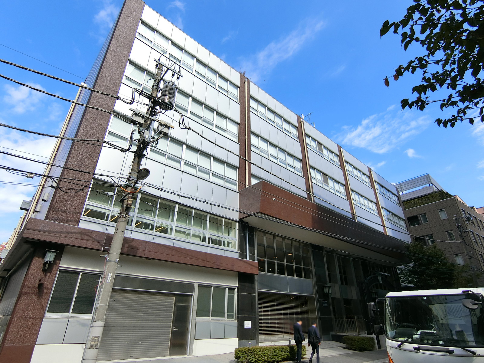 向かいの日本大学法学部