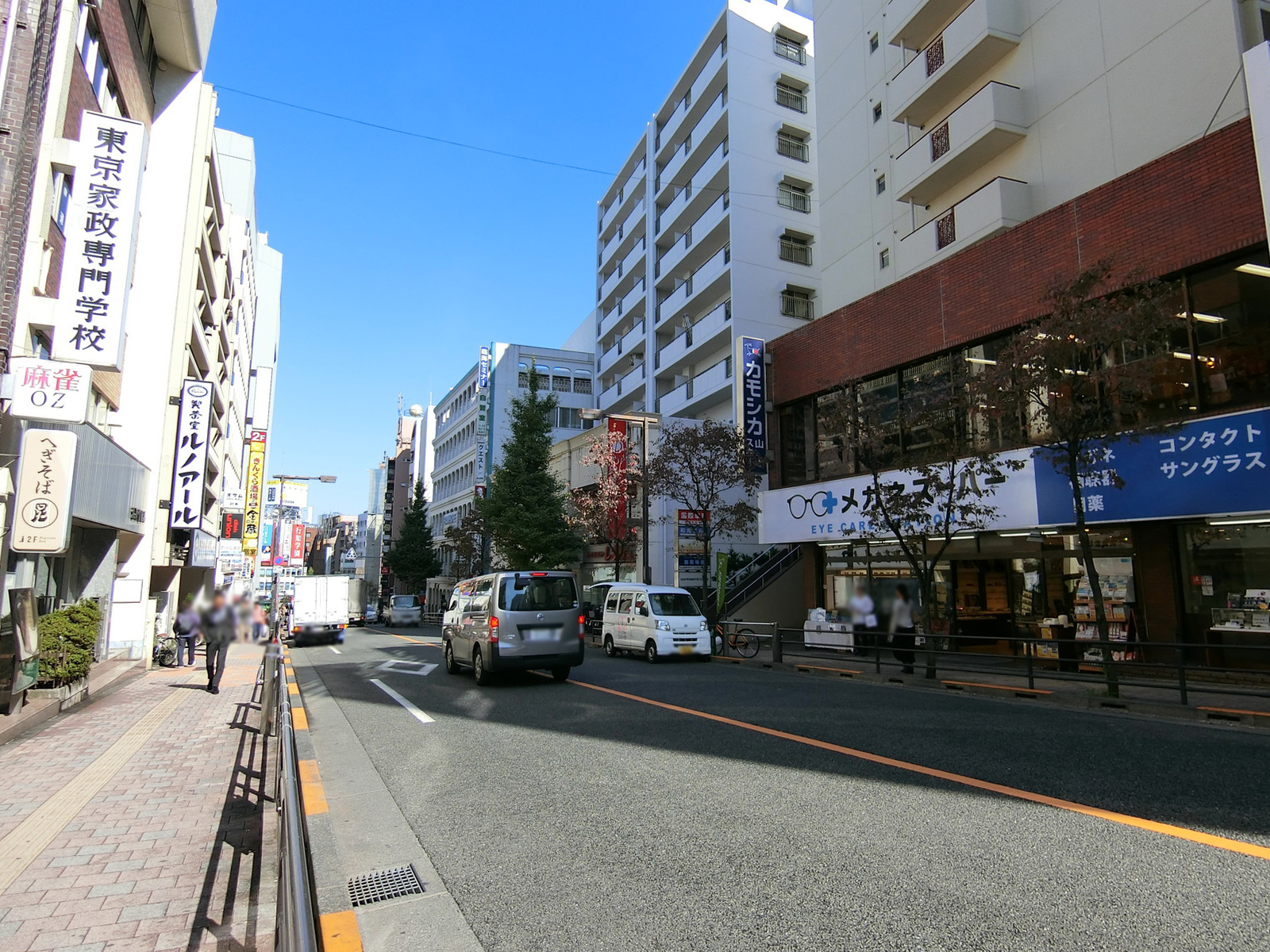 サンフラワービル前面の通り