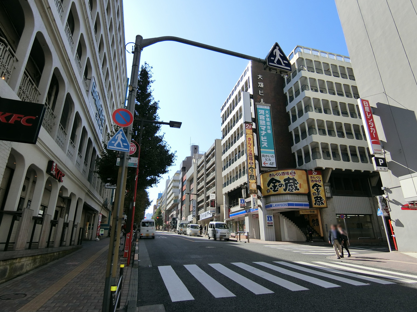 山崎ビル前面の通り