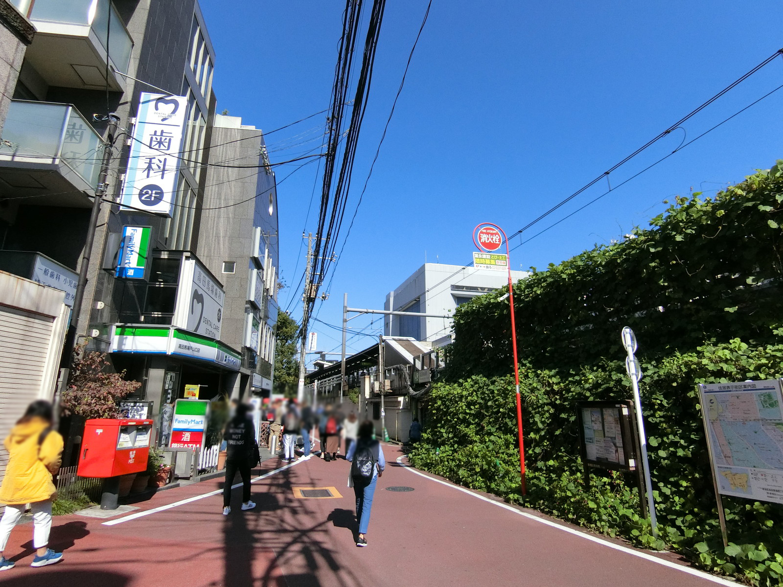 SSTビル前面の通り