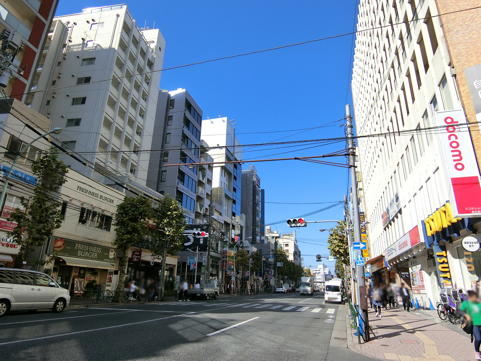 中村第二ビル前面の早稲田通り