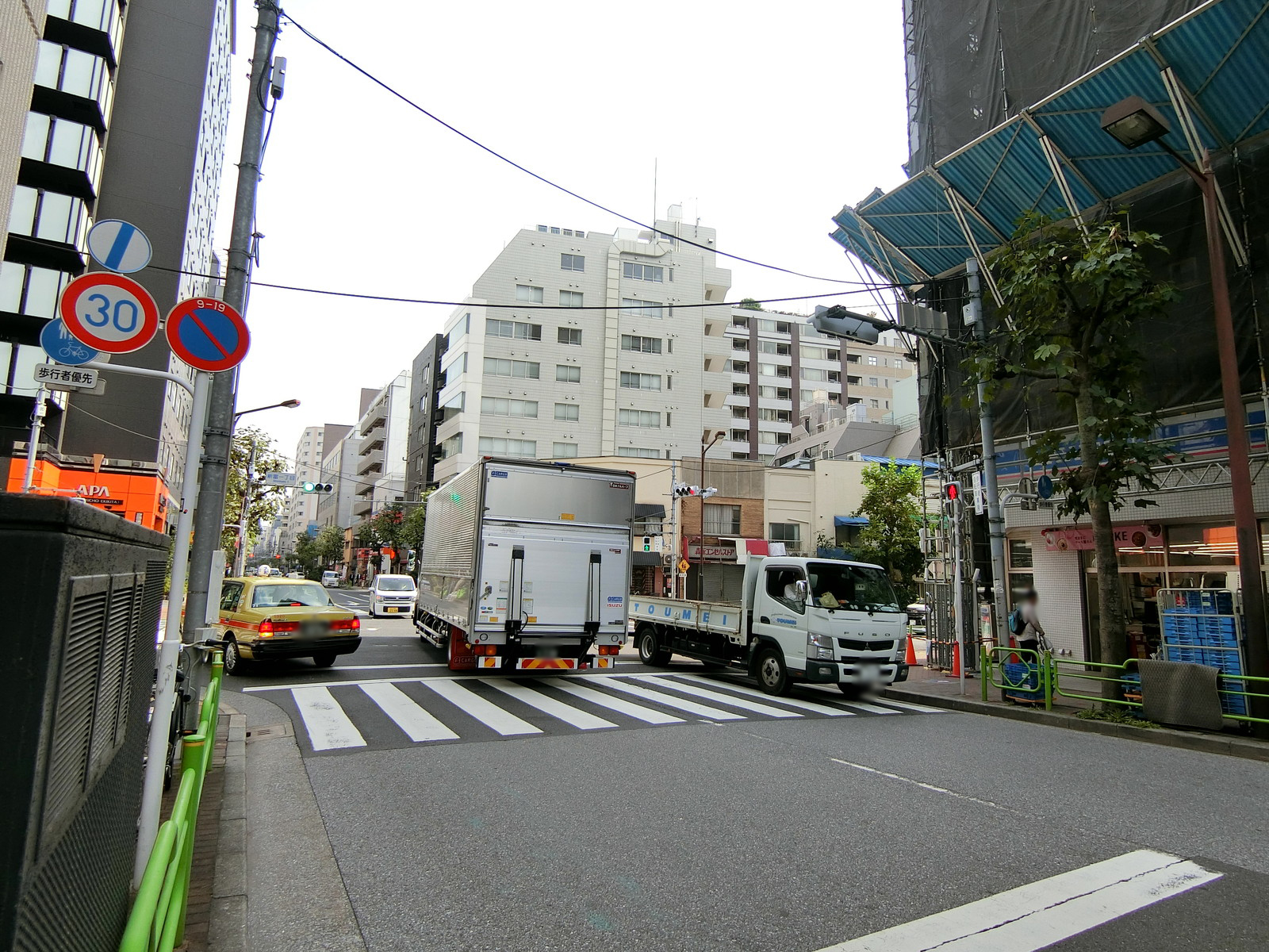 東光ビル前面の通り