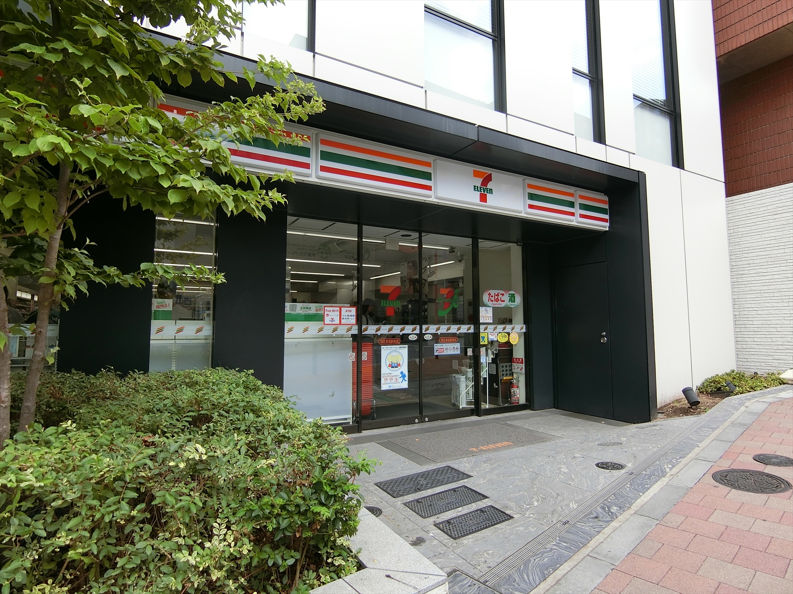 至近のセブンイレブン 港区赤坂駅南店