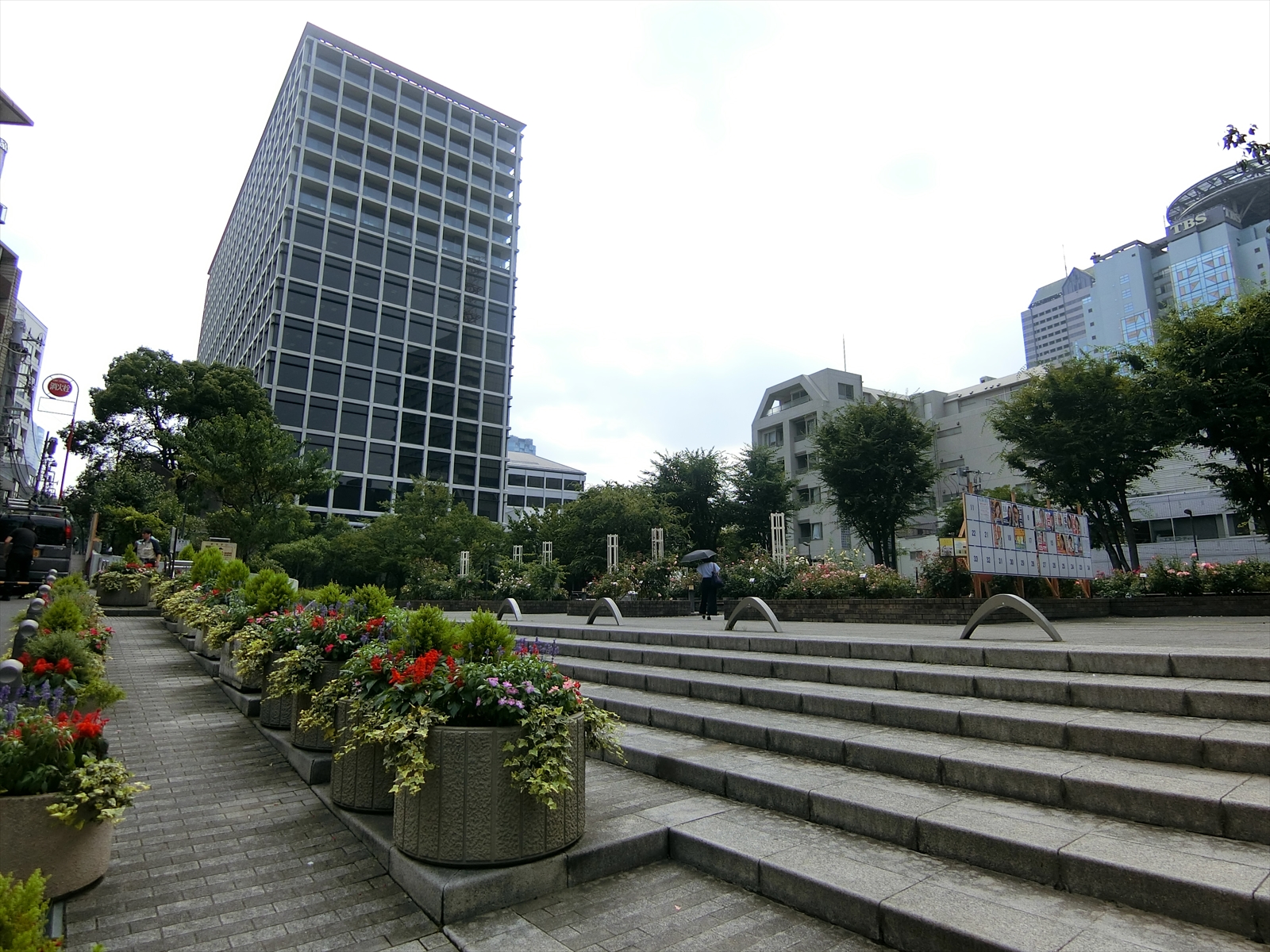 近くにある赤坂氷川公園