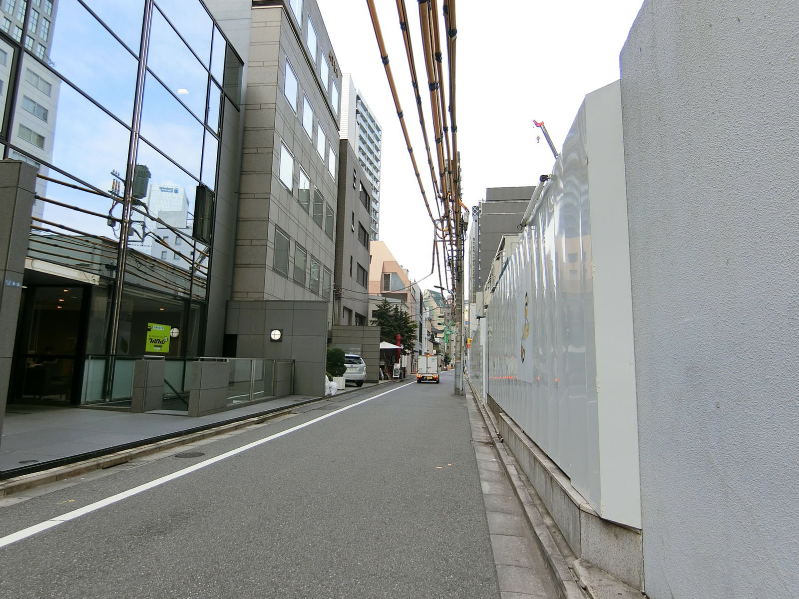 km赤坂ビルANNEX2ビル前面の通り