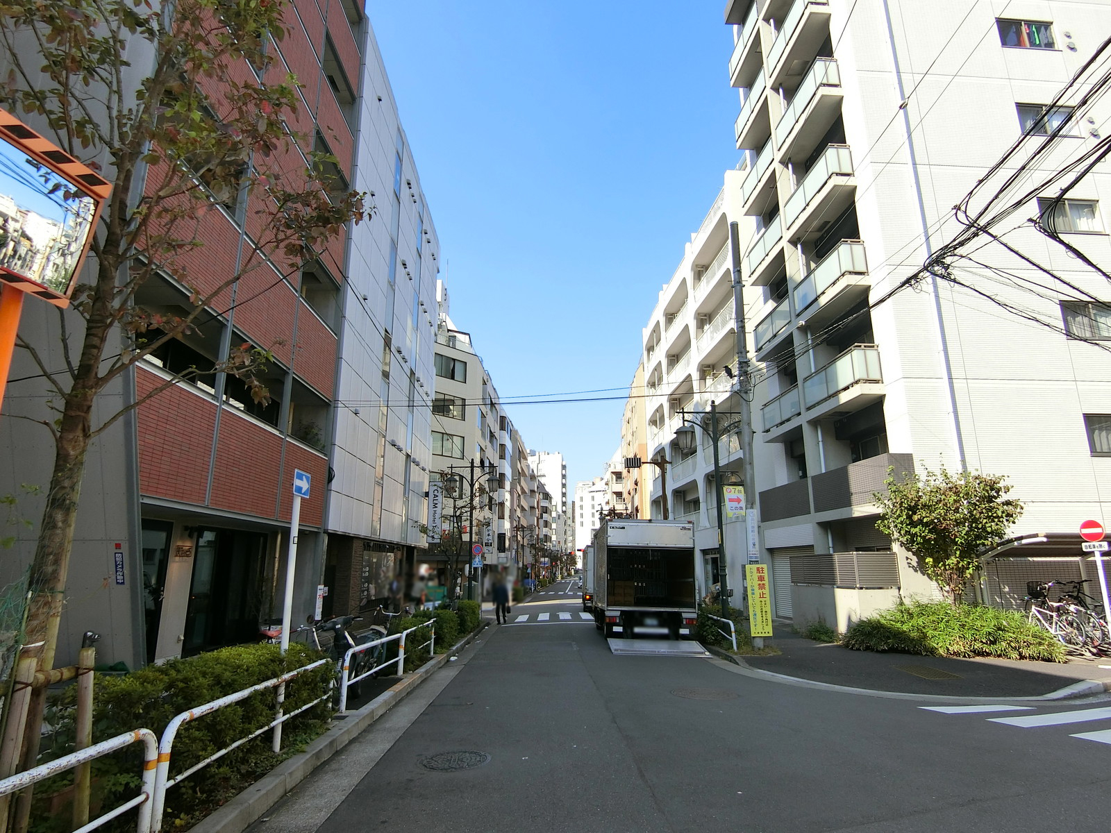 城田ビル前面の通り
