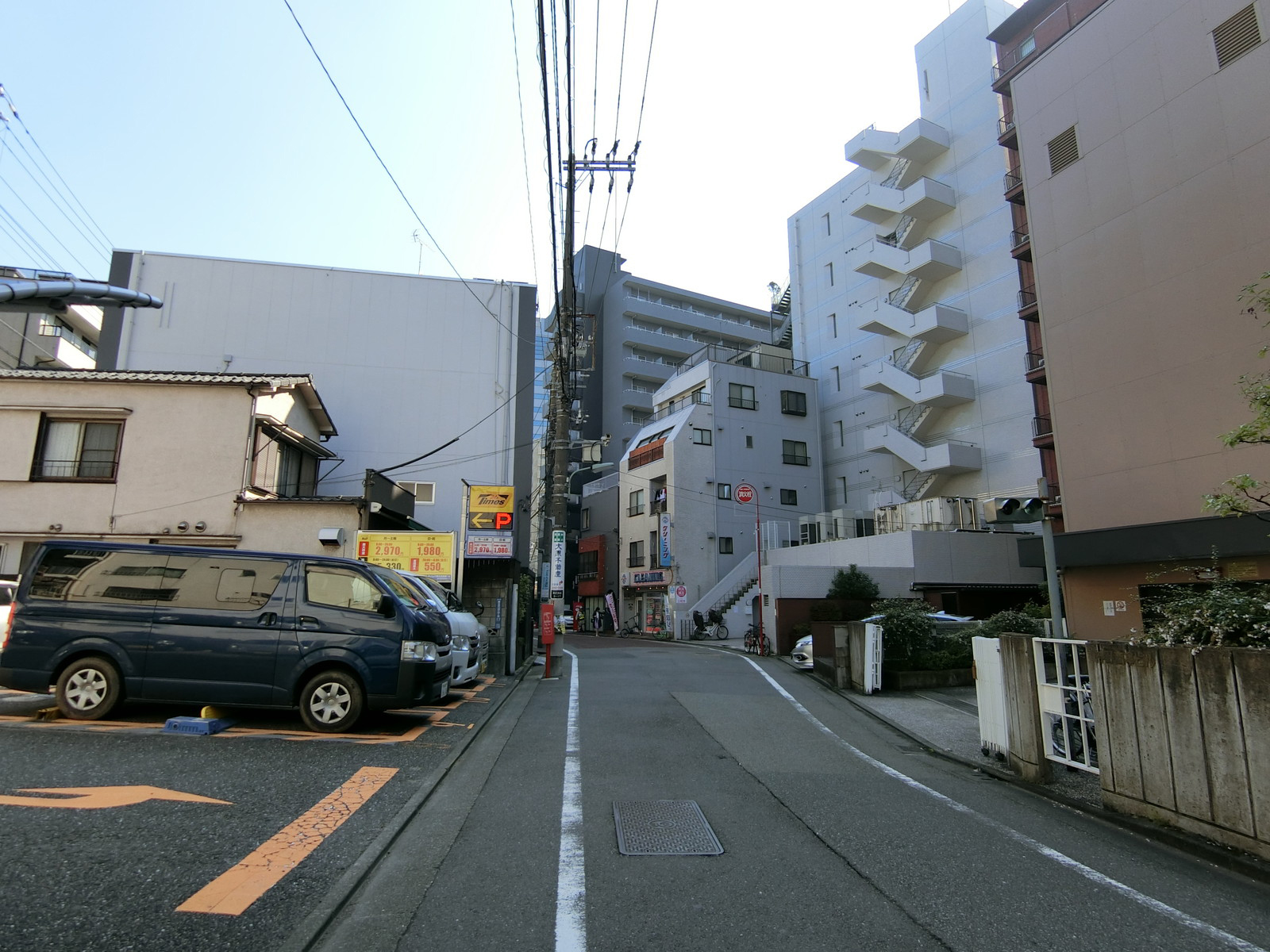 AMビル前面の通り