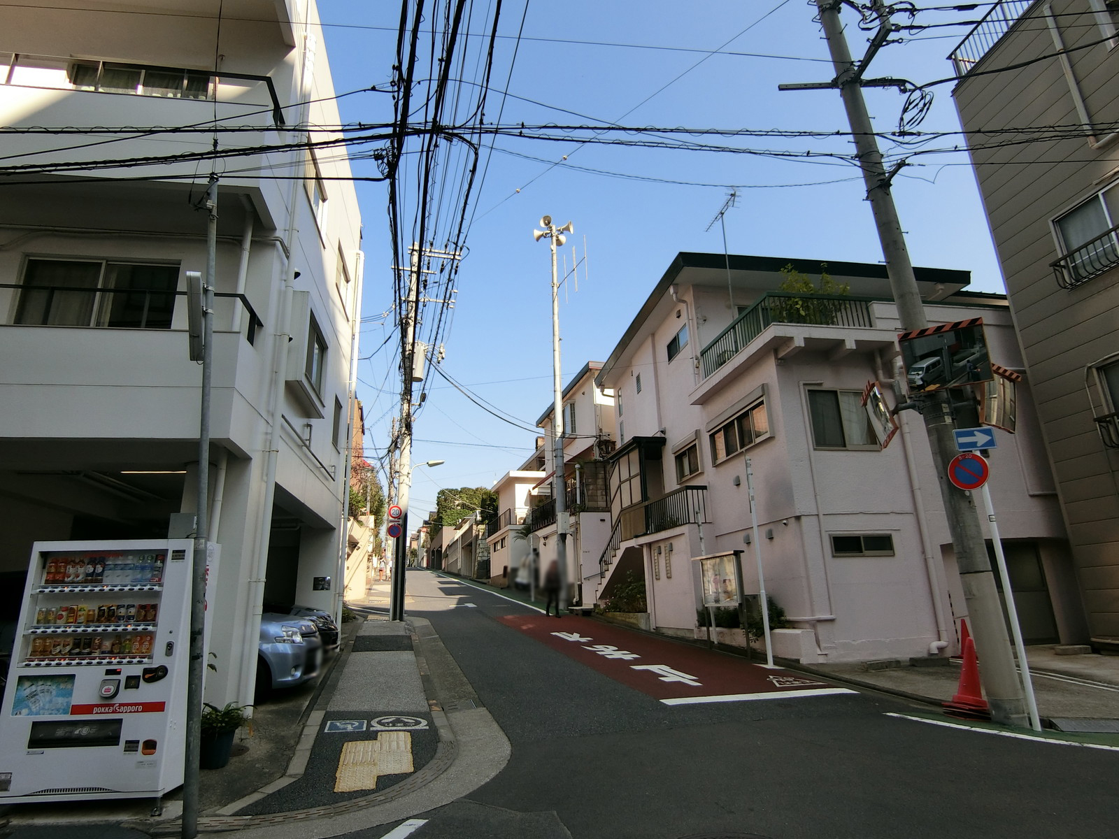 モナージュ角谷前面の通り