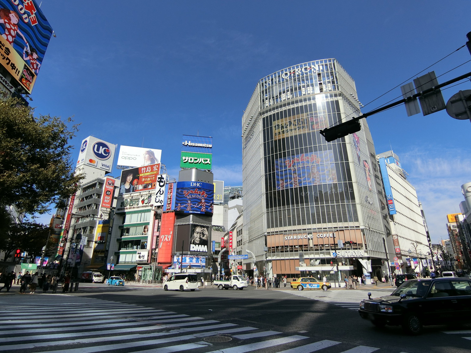 大外ビル前面の通り