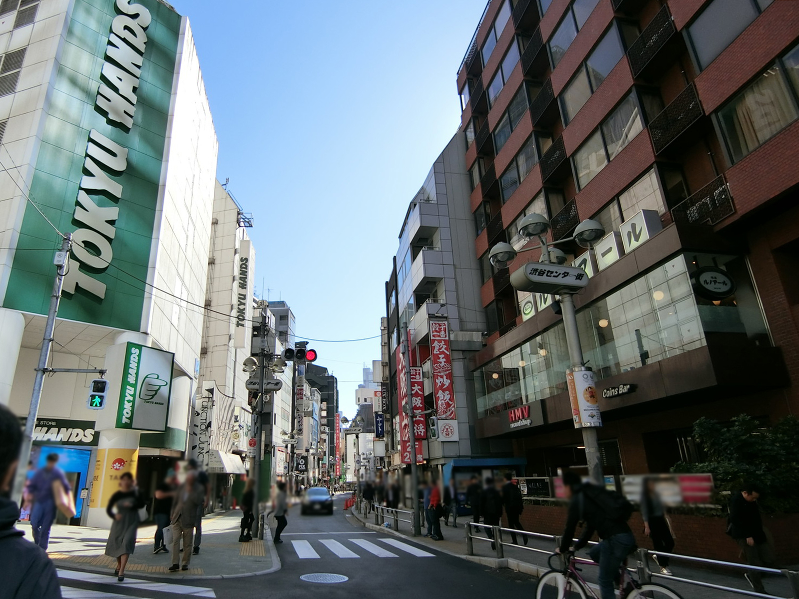 ワールド宇田川ビル前面の通り